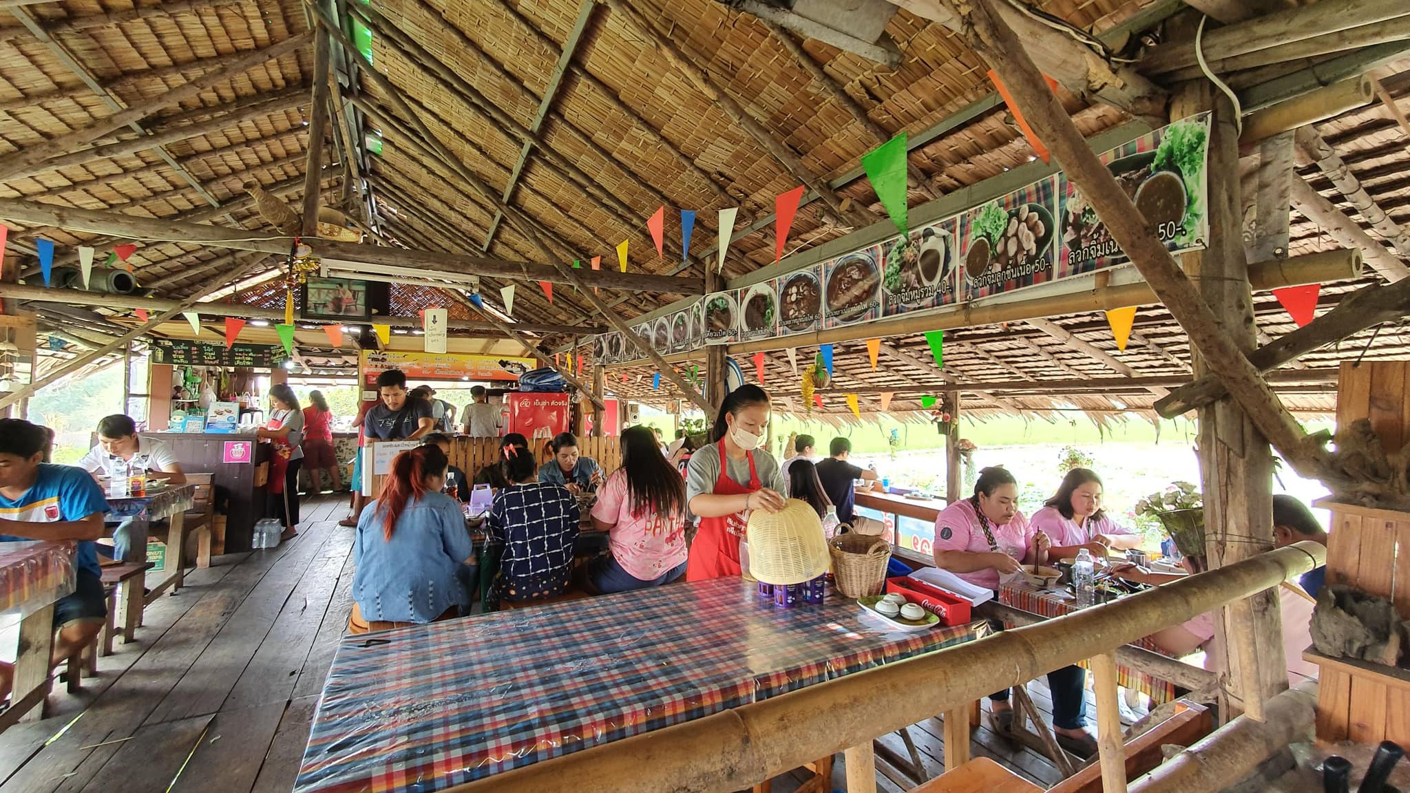 ก๋วยเตี๋ยวเรือในคลอง อยุธยา, กรุงเก่า"เตี๋ยวเรือ", ร้านก๋วยเตี๋ยวเรือโอ่งบนแพริมแม่น้ำน้อย, ก๋วยเตี๋ยวเรือกิมหลวน อยุธยา, ก๋วยเตี๋ยวเรือ ตาลเดี่ยว'เตี๋ยวเรือ, ก๋วยเตี๊ยวลุงแจ๊ะ (บัวหวาน), ร้านก๋วยเตี๋ยวตาไห (คลองท่อ), ก๋วยเตี๋ยวเรือแม่วันดี อยุธยา