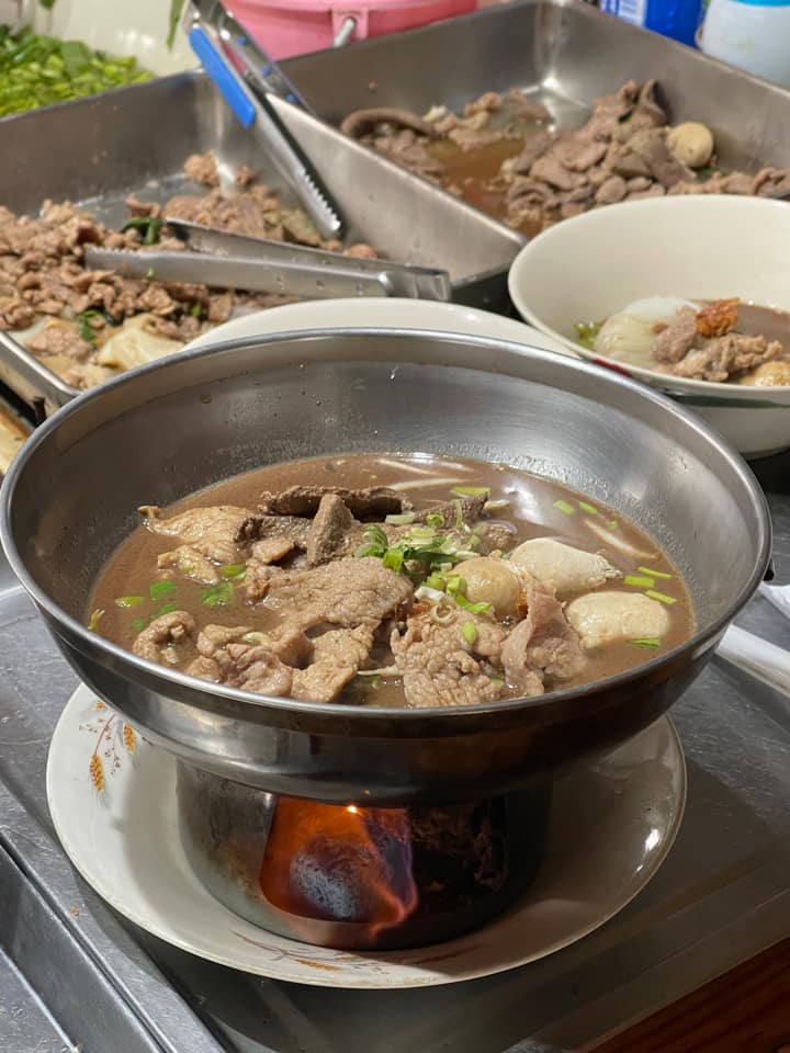 ก๋วยเตี๋ยวเรือในคลอง อยุธยา, กรุงเก่า"เตี๋ยวเรือ", ร้านก๋วยเตี๋ยวเรือโอ่งบนแพริมแม่น้ำน้อย, ก๋วยเตี๋ยวเรือกิมหลวน อยุธยา, ก๋วยเตี๋ยวเรือ ตาลเดี่ยว'เตี๋ยวเรือ, ก๋วยเตี๊ยวลุงแจ๊ะ (บัวหวาน), ร้านก๋วยเตี๋ยวตาไห (คลองท่อ), ก๋วยเตี๋ยวเรือแม่วันดี อยุธยา