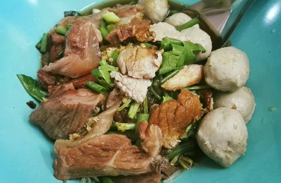 หมี่สะปำ คุณยายเจียร ภูเก็ต, ร้านก๋วยเตี๋ยวเนื้อวัวรับอรุณ, หมี่อ่าวเก, หมี่น้ำกุ้ง อ่าวเก ถนน พูนผล, กิตติก๋วยเตี๋ยวเป็ด ภูเก็ต, ก๋วยเตี๋ยวเรือราไวย์ ซอยใสยวน, ร้านก๋วยเตี๋ยวเรือสี่พระยา (สาขาฉลอง), กิมท้อ นครปฐม, ก๋วยเตี๋ยวลูกชิ้นเนื้อรามา, หมี่แป๊ะเถว, ร้านหมี่โป๋เบี๋ยน, ก๋วยเตี๋ยวเรืออัมพวาภูเก็ต