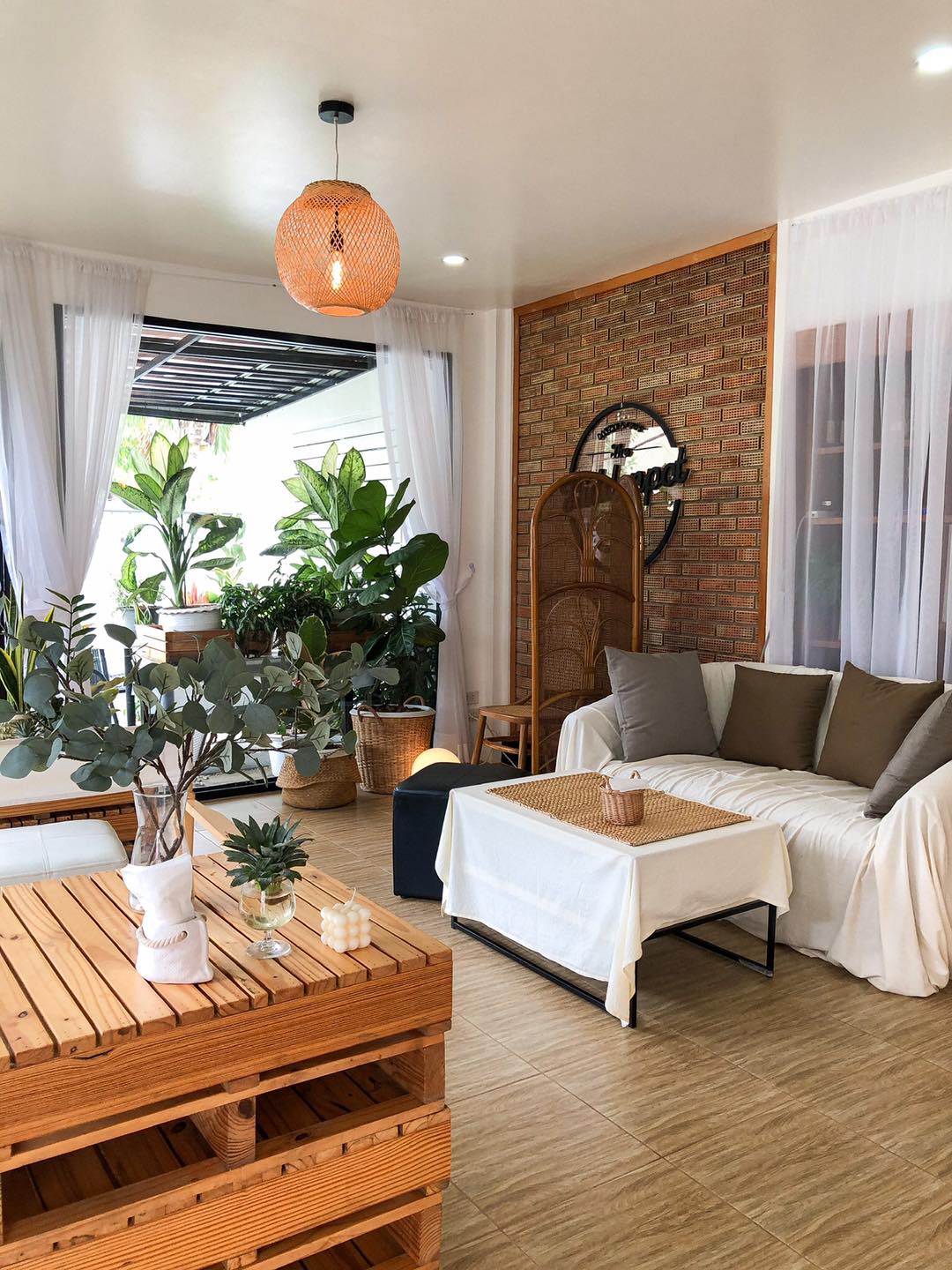 MOONSTo̲̲NE, Bread Crumbs Cafe, Happy Cafe and Minifarm, เสื่อผืน หมอนใบ, WA-Phuket, Honest Coffee &amp; Service, Grove Phuket, RYN, DouBrew Coffee &amp; Craft, The Tent, หนัง(สือ)2521