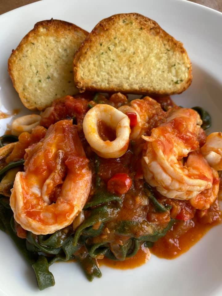 มันโภชนา, เรอดังซีฟู้ด, บ้านเขาหลักซีฟู้ด, ครัวนายอั๊ง เขาหลัก, ครัวมาดาม, เล่าลือ, ครัวผู้พัน เขาหลัก, แปะเถียร เป็ดย่าง เขาหลัก, Peter Pan, เจ๊น้อง ร้านอาหารพื้นเมืองพังงา, KhaoLak Phu View, ครัว หลวงเทน (หรอยที่สุดในเมืองมนุษย์), ครัวน้ำตา