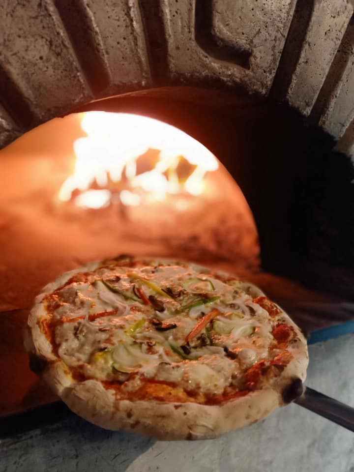 มันโภชนา, เรอดังซีฟู้ด, บ้านเขาหลักซีฟู้ด, ครัวนายอั๊ง เขาหลัก, ครัวมาดาม, เล่าลือ, ครัวผู้พัน เขาหลัก, แปะเถียร เป็ดย่าง เขาหลัก, Peter Pan, เจ๊น้อง ร้านอาหารพื้นเมืองพังงา, KhaoLak Phu View, ครัว หลวงเทน (หรอยที่สุดในเมืองมนุษย์), ครัวน้ำตา