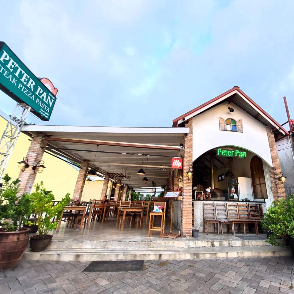 มันโภชนา, เรอดังซีฟู้ด, บ้านเขาหลักซีฟู้ด, ครัวนายอั๊ง เขาหลัก, ครัวมาดาม, เล่าลือ, ครัวผู้พัน เขาหลัก, แปะเถียร เป็ดย่าง เขาหลัก, Peter Pan, เจ๊น้อง ร้านอาหารพื้นเมืองพังงา, KhaoLak Phu View, ครัว หลวงเทน (หรอยที่สุดในเมืองมนุษย์), ครัวน้ำตา