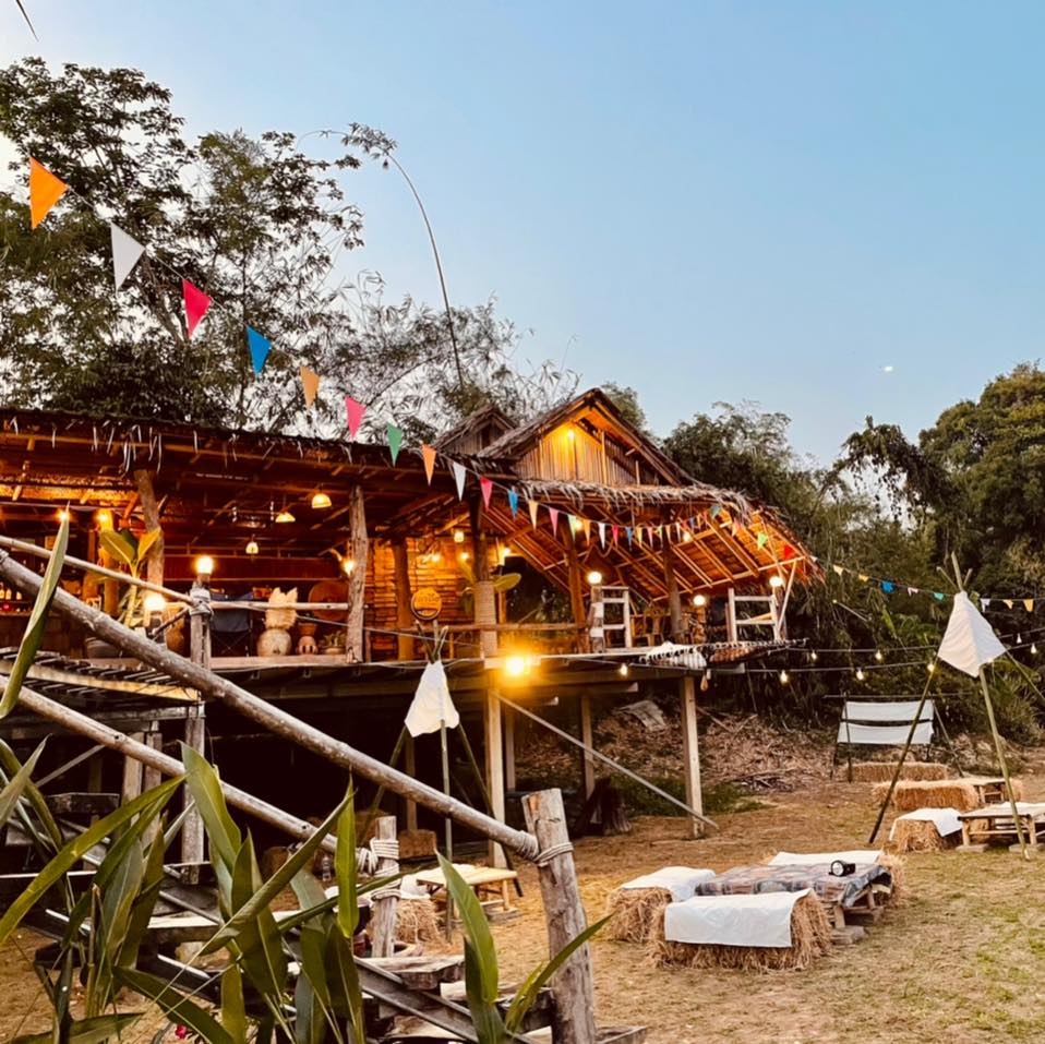 มันโภชนา, เรอดังซีฟู้ด, บ้านเขาหลักซีฟู้ด, ครัวนายอั๊ง เขาหลัก, ครัวมาดาม, เล่าลือ, ครัวผู้พัน เขาหลัก, แปะเถียร เป็ดย่าง เขาหลัก, Peter Pan, เจ๊น้อง ร้านอาหารพื้นเมืองพังงา, KhaoLak Phu View, ครัว หลวงเทน (หรอยที่สุดในเมืองมนุษย์), ครัวน้ำตา