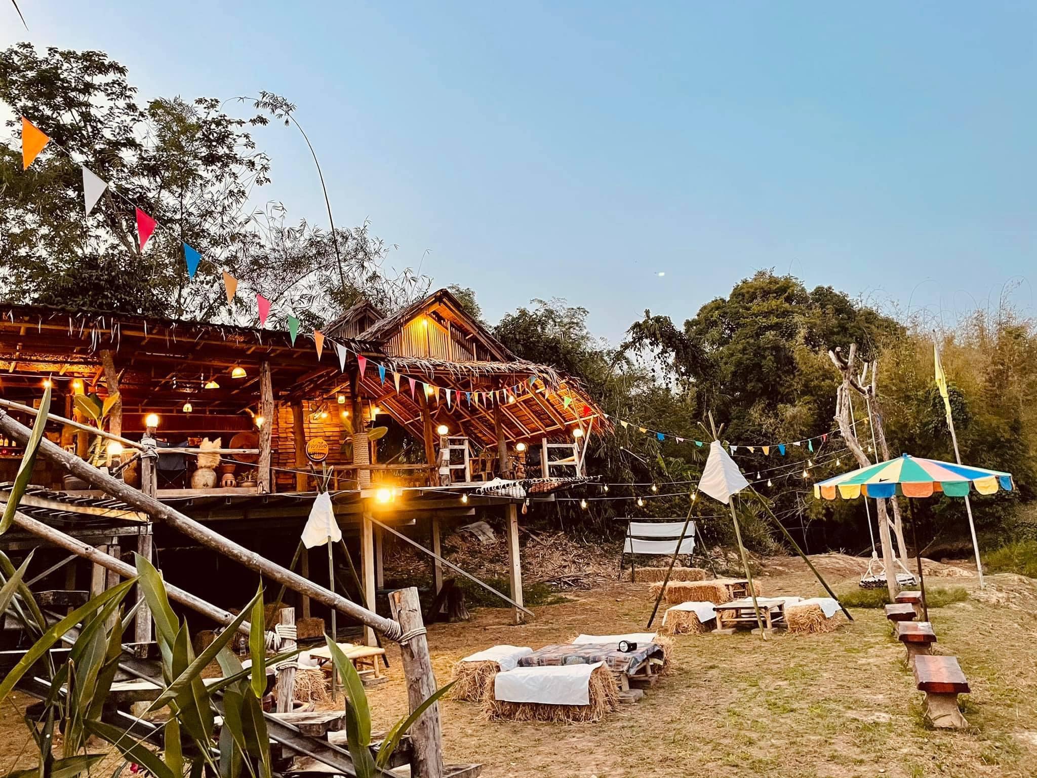 มันโภชนา, เรอดังซีฟู้ด, บ้านเขาหลักซีฟู้ด, ครัวนายอั๊ง เขาหลัก, ครัวมาดาม, เล่าลือ, ครัวผู้พัน เขาหลัก, แปะเถียร เป็ดย่าง เขาหลัก, Peter Pan, เจ๊น้อง ร้านอาหารพื้นเมืองพังงา, KhaoLak Phu View, ครัว หลวงเทน (หรอยที่สุดในเมืองมนุษย์), ครัวน้ำตา