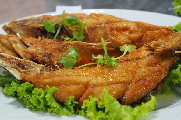 มันโภชนา, เรอดังซีฟู้ด, บ้านเขาหลักซีฟู้ด, ครัวนายอั๊ง เขาหลัก, ครัวมาดาม, เล่าลือ, ครัวผู้พัน เขาหลัก, แปะเถียร เป็ดย่าง เขาหลัก, Peter Pan, เจ๊น้อง ร้านอาหารพื้นเมืองพังงา, KhaoLak Phu View, ครัว หลวงเทน (หรอยที่สุดในเมืองมนุษย์), ครัวน้ำตา