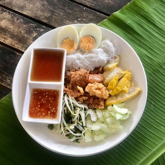 มันโภชนา, เรอดังซีฟู้ด, บ้านเขาหลักซีฟู้ด, ครัวนายอั๊ง เขาหลัก, ครัวมาดาม, เล่าลือ, ครัวผู้พัน เขาหลัก, แปะเถียร เป็ดย่าง เขาหลัก, Peter Pan, เจ๊น้อง ร้านอาหารพื้นเมืองพังงา, KhaoLak Phu View, ครัว หลวงเทน (หรอยที่สุดในเมืองมนุษย์), ครัวน้ำตา