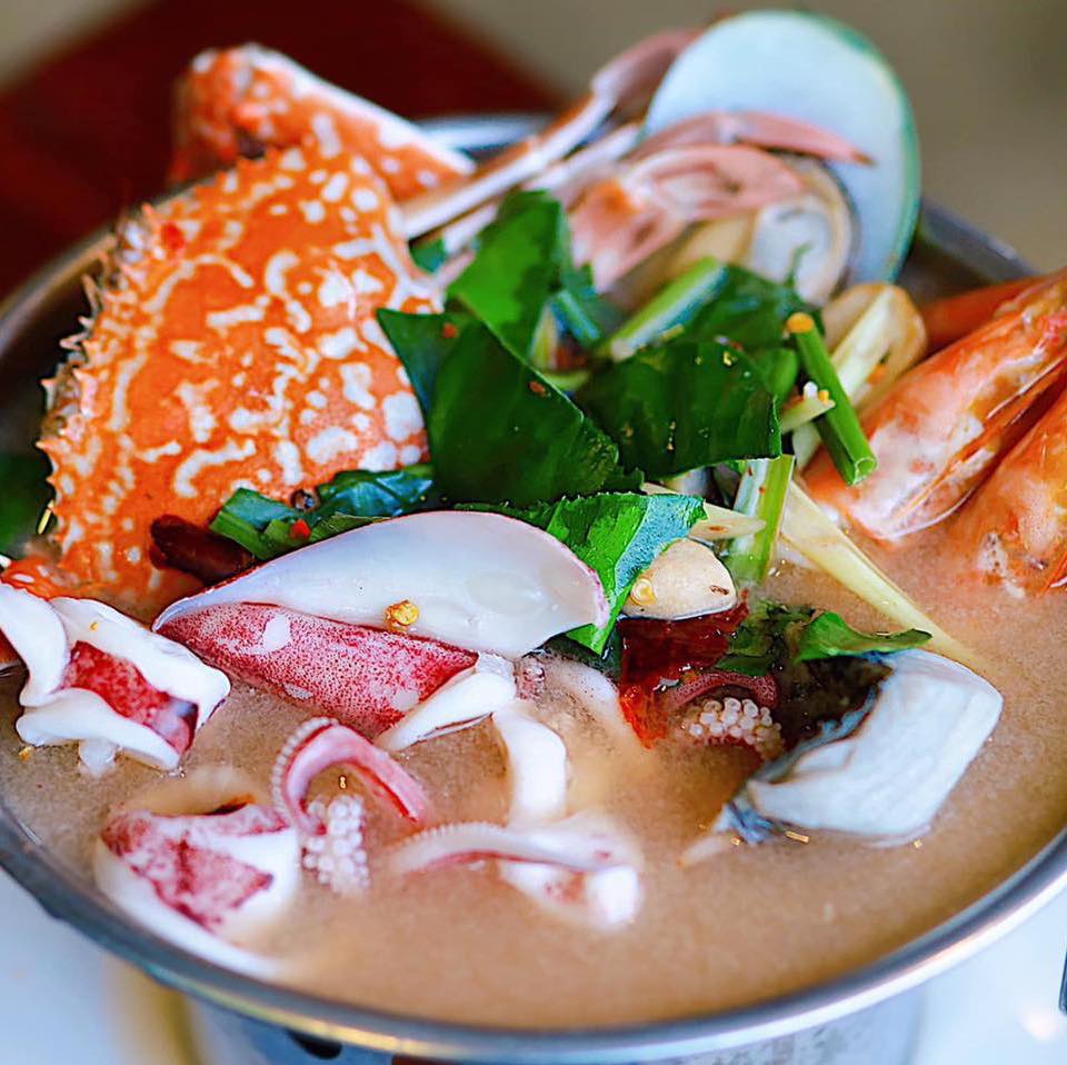 ครัวลุงมันซีฟู้ด, ตั้งฉ่ายซีฟู้ด, บ้านไร่น้ำอิง, พรทะเลซีฟู้ด, ศิริกัญญาซีฟู๊ด, ผึ้งทะเลเผา เบอร์ 9, ครัวป้ายืนซีฟู้ด, นู๋ยาซีฟู้ดชะอำ, ครัวเม็ดทราย, บ้านครัวทะเล, ครัวห้วยทราย, Platoo Restaurant, ครัวป้าเฉลียว, ร้านครัวพี่เปี๊ยก บางควาย