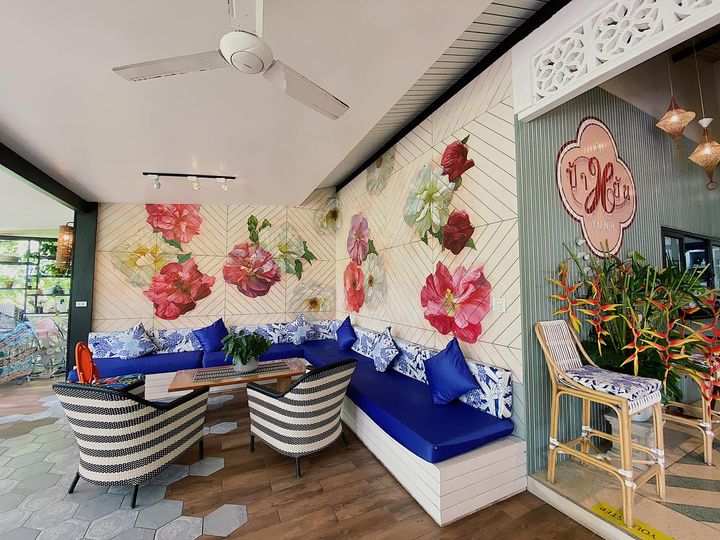 ครัวเจ๊นงค์ซีฟู๊ด, แม่ลูกจันทน์, สาขาบางตะบูน, โคตรหมู, ครัวริมเล ปูเป็น, Luckyseafood 2, ครัวไข่มุกปูเป็น, เจ๊เหมียวทะเลสด, เปลญวน เพชรบุรี, ครัวเพชรน้ำฟ้า, วิวทะเลซีฟู้ดชะอำ, ป้าหยัน, พวงเพชร, ครัวห้วยทราย, กิ่งกาญจน์, รีแล็กซ์ เพชรบุรี, เรือแลเล บางตะบูน, สวนอาหาร "ล้านอร่อย", บางตะบูนเบย์, ครัวปรียานนท์ หาดเจ้าสำราญ, สังเวียนซีฟู้ด Sungwean seafood