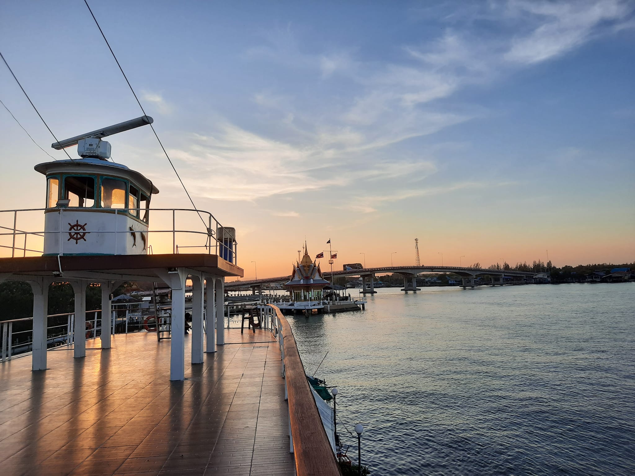 ครัวเจ๊นงค์ซีฟู๊ด, แม่ลูกจันทน์, สาขาบางตะบูน, โคตรหมู, ครัวริมเล ปูเป็น, Luckyseafood 2, ครัวไข่มุกปูเป็น, เจ๊เหมียวทะเลสด, เปลญวน เพชรบุรี, ครัวเพชรน้ำฟ้า, วิวทะเลซีฟู้ดชะอำ, ป้าหยัน, พวงเพชร, ครัวห้วยทราย, กิ่งกาญจน์, รีแล็กซ์ เพชรบุรี, เรือแลเล บางตะบูน, สวนอาหาร "ล้านอร่อย", บางตะบูนเบย์, ครัวปรียานนท์ หาดเจ้าสำราญ, สังเวียนซีฟู้ด Sungwean seafood