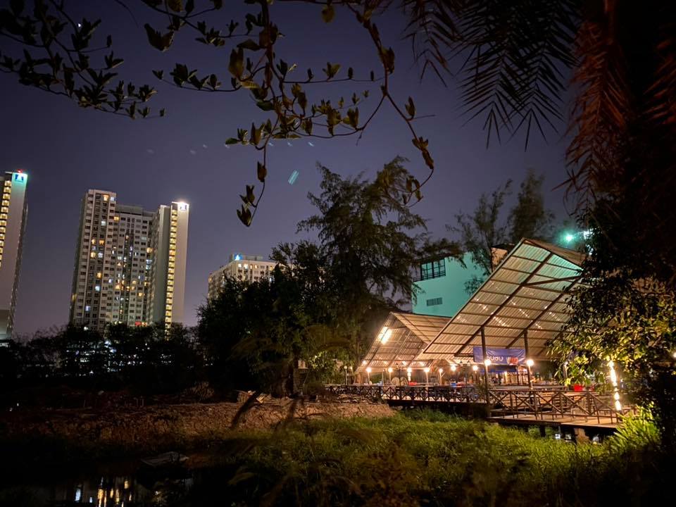 อุ่นใจริเวอร์ไซด์, สมพงศ์ ซีฟู๊ด, แป๊ะเก๊า โภชนา, ครัวบ้านเปิ้ล, ครัวปีกไม้, PLAY FARM Restaurant, เปียอู๋ โภชนา, ส้มตำดนตรี, สาขาเทพารักษ์, นายหมาทะเลมีชีวิต ตำหรุ, ครัวบุญเลิศ บางปู