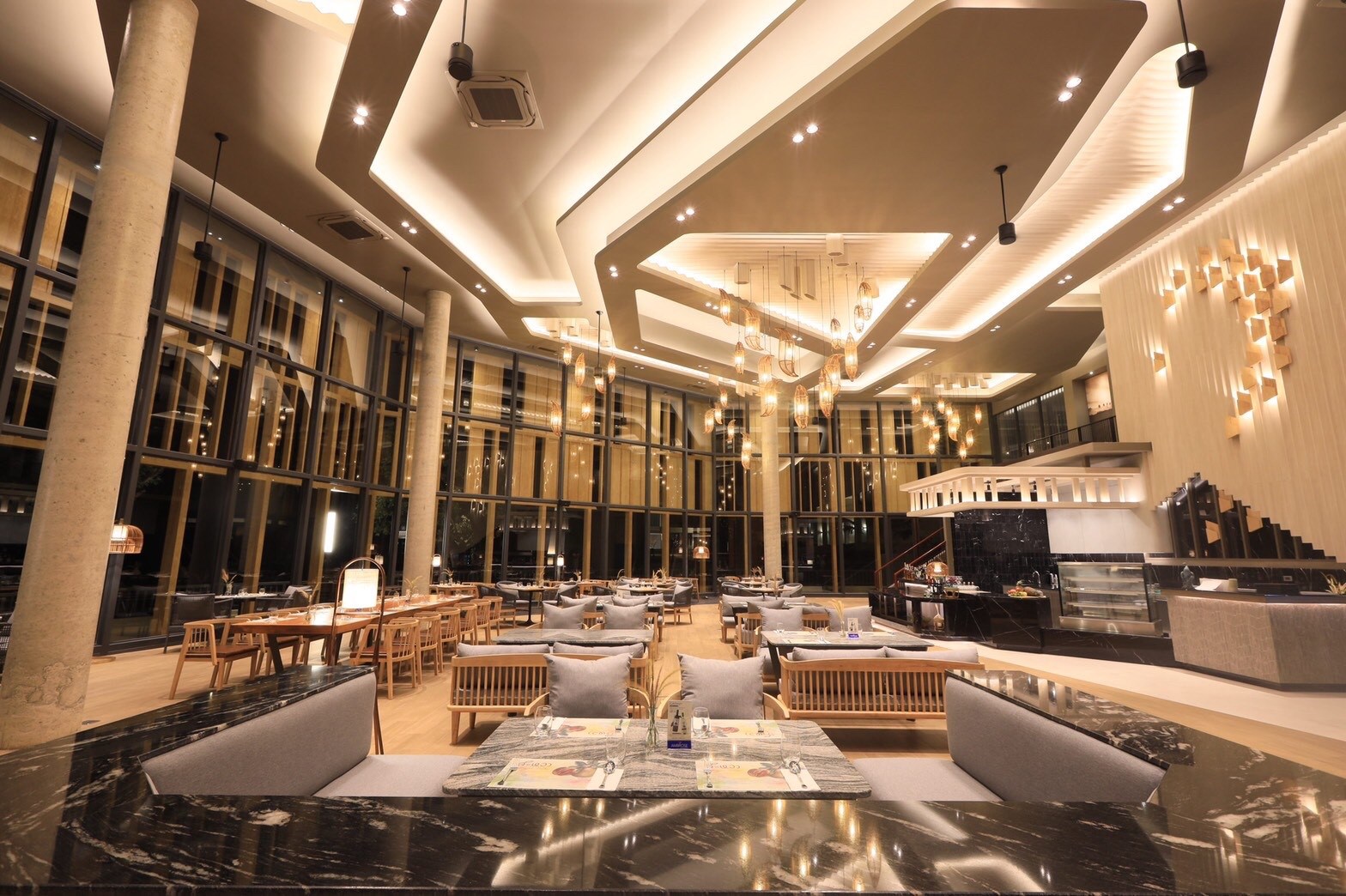 สะหวา, กลมกล่อม, ดอนญ่า, ต้นทาง, ครัวมะเรือง, ร้านข้าวต้ม 2500, เนินขุมทองการ์เด้นท์, นานหยวนบะหมี่เกี๊ยวกุ้ง, สาขากองบิน 56, ไก่ทอดเดชา, สาขาสนามบินหาดใหญ่, สบันงา, เหม่ยเหว่ย สาขาถนนสนามบิน, ร้านข้าวต้มมัดเนินขุมทอง คาเฟ่อาหารใต้