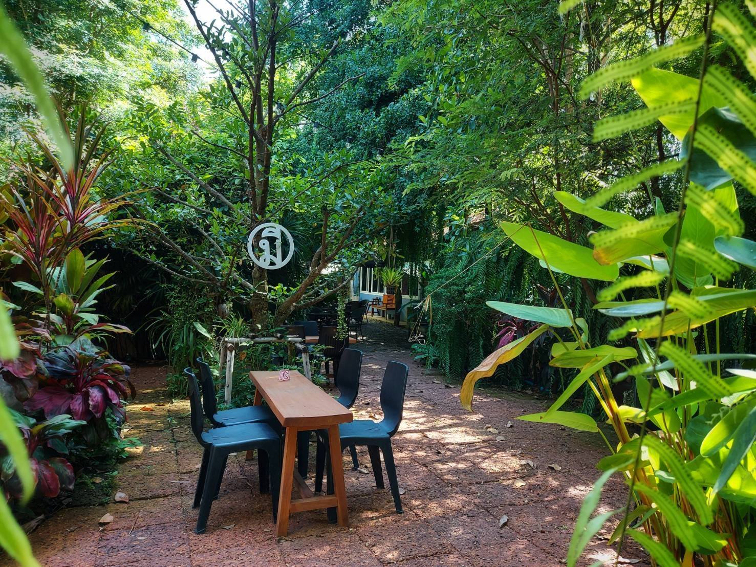 พริบพรี คาเฟ่, FOX COFF, Begiin, Coco&amp;coff, Good time Cafe', Me Cafe' Phetchaburi, Tumlay Cafe &amp; Bar, Ka-nod Café, พิเศษ กาแฟ, อากงคาเฟ่, LoveBread Thailand, SPACE TIME Cafe’ Phetchaburi, ณ โรงนา คาเฟ่