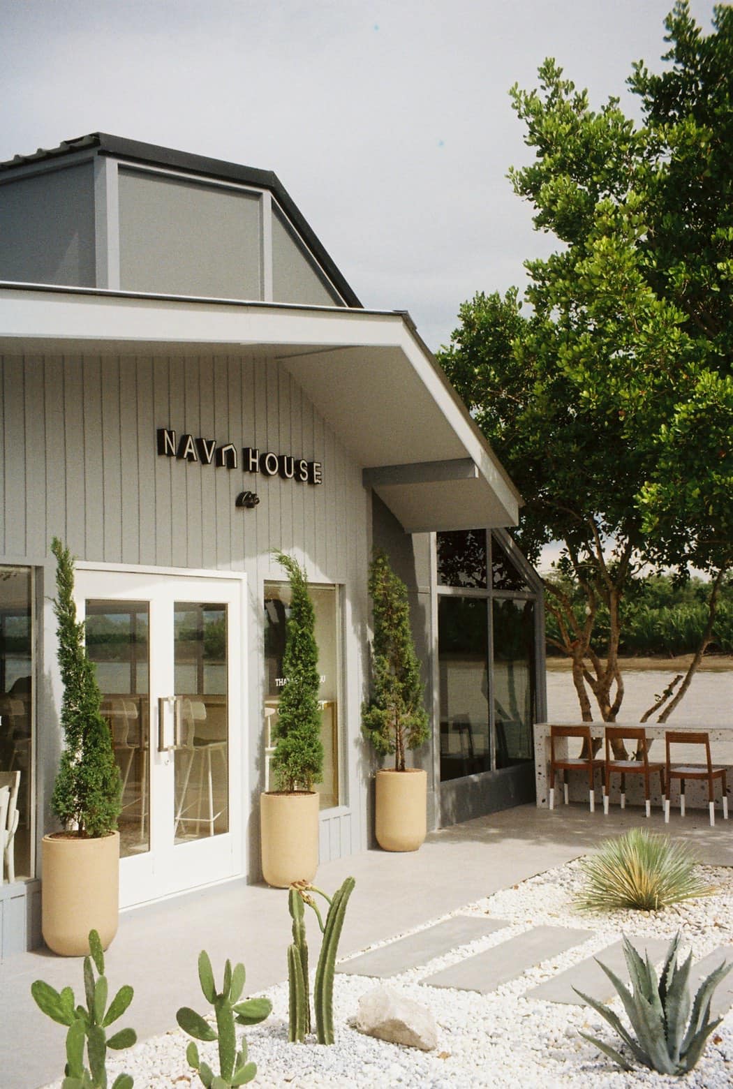 Unplan, ma na cafe', ปลาชุม : Plachum Café &amp; Bistro, Nava House Café - นาวา เฮ้าส์ คาเฟ่, Coffee 123, FarmVille Chachoengsao, บ้านพระจันทร์เวียน, กรีนวิลล์ ผักสลัดเสิร์ฟจากฟาร์ม , D•presso cafe, Baan Melon Desert, Red Cat Cafe ตลาดบ้านใหม่, Lifehouse Cafe &amp; Kitchen, T13 Café