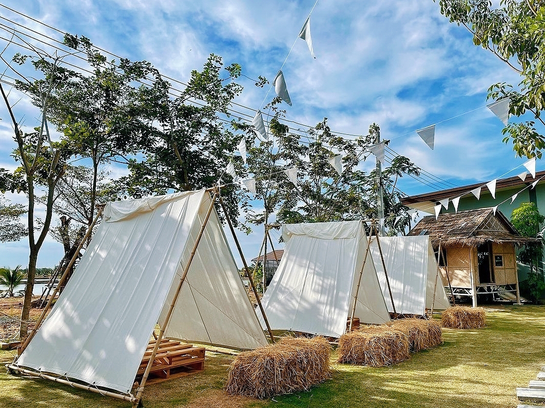 Unplan, ma na cafe', ปลาชุม : Plachum Café &amp; Bistro, Nava House Café - นาวา เฮ้าส์ คาเฟ่, Coffee 123, FarmVille Chachoengsao, บ้านพระจันทร์เวียน, กรีนวิลล์ ผักสลัดเสิร์ฟจากฟาร์ม , D•presso cafe, Baan Melon Desert, Red Cat Cafe ตลาดบ้านใหม่, Lifehouse Cafe &amp; Kitchen, T13 Café