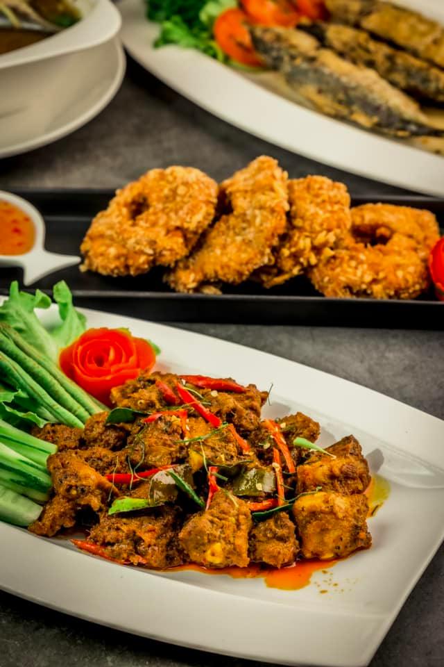 Unplan, ma na cafe', ปลาชุม : Plachum Café &amp; Bistro, Nava House Café - นาวา เฮ้าส์ คาเฟ่, Coffee 123, FarmVille Chachoengsao, บ้านพระจันทร์เวียน, กรีนวิลล์ ผักสลัดเสิร์ฟจากฟาร์ม , D•presso cafe, Baan Melon Desert, Red Cat Cafe ตลาดบ้านใหม่, Lifehouse Cafe &amp; Kitchen, T13 Café