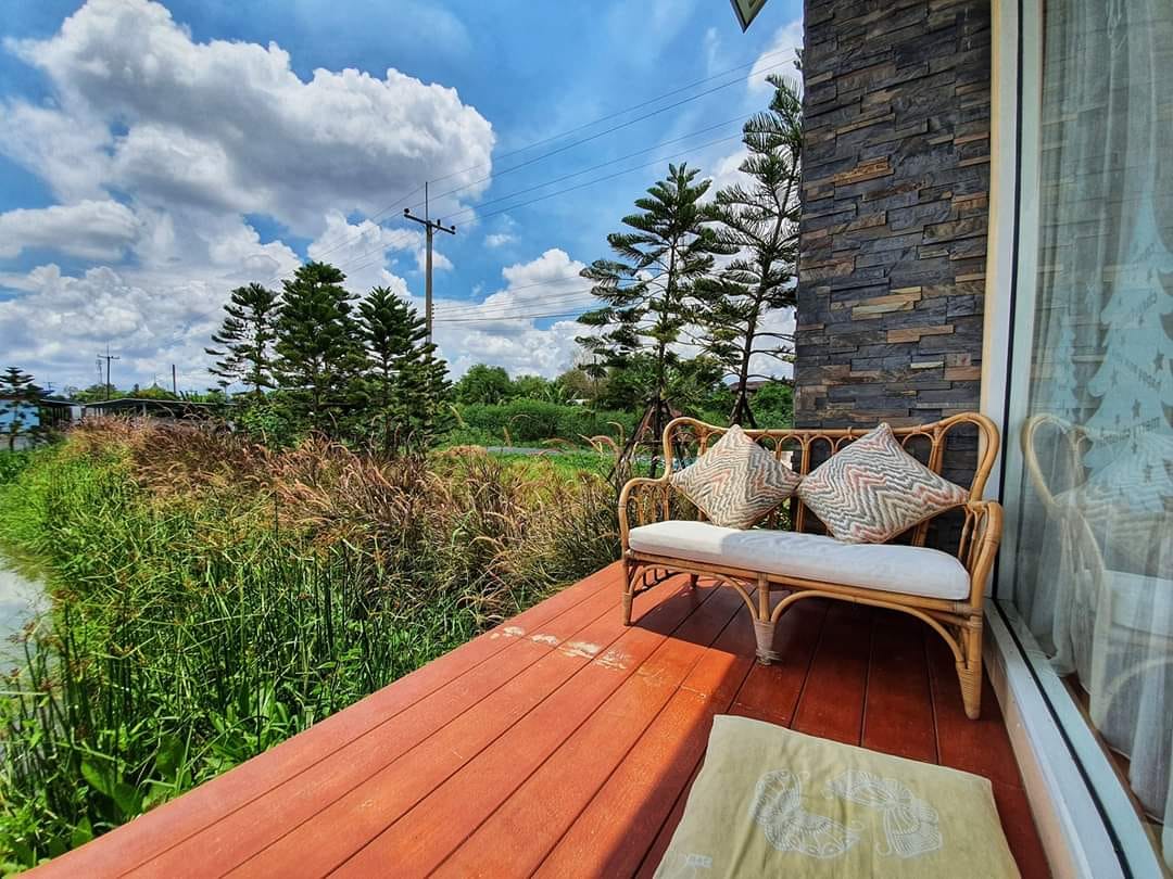 Unplan, ma na cafe', ปลาชุม : Plachum Café &amp; Bistro, Nava House Café - นาวา เฮ้าส์ คาเฟ่, Coffee 123, FarmVille Chachoengsao, บ้านพระจันทร์เวียน, กรีนวิลล์ ผักสลัดเสิร์ฟจากฟาร์ม , D•presso cafe, Baan Melon Desert, Red Cat Cafe ตลาดบ้านใหม่, Lifehouse Cafe &amp; Kitchen, T13 Café