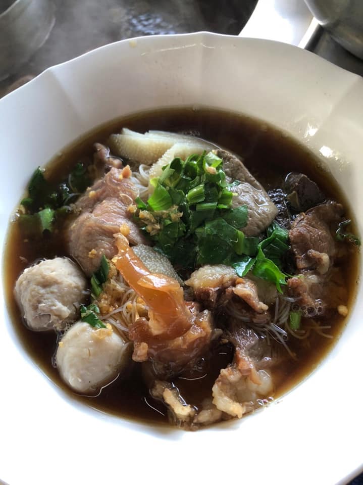 นิยมบุฟเฟ่ต์ ก๋วยเตี๋ยวไก่มะระ, ก๋วยเตี๋ยวเรือ จ้าวคุณ Jaokhun ปากน้ำ สมุทรปราการ, นายท่าน, เฮียปิงลูกชิ้นปลาหมึก, สำรวยก๋วยเตี๋ยวเนื้อ วัดอโศการาม, ก๋วยเตี๋ยวเรือเติมบุญ, ก๋วยเตี๋ยวปลื้ม เนื้อตุ๋น หมูตุ๋น, ก๋วยเตี๋ยวเนื้อ เจ๊หงษ์ แพรกษา, ก๋วยเตี๋ยวเป็ดเจ๊เต็ง, ต.รุ่งโรจน์ ลูกชิ้นปลา, เนื้อตุ๋น แม่ประคำ อร่อยที่สุดในโลก 24 ชม., เจ๊ลี ก๋วยเตี๋ยวเรืออยุธยา รสเด็ด, ติ๋มก๋วยเตี๋ยวเป็ด, ก๋วยเตี๋ยวลูกชิ้นยักษ์ - สะพานเขียว, ก๋วยเตี๋ยวดาวทอง, ก๋วยเตี๋ยวข้ามฟาก, สถานีรถไฟฟ้าทิพวัล-แบริ่งเก่า, ก๋วยเตี๋ยวเรือตรากบ ปั๊ม ปตท.สมจิตร, เจ๊ดา ก๋วยเตี๋ยวเป็ด ปากน้ำ