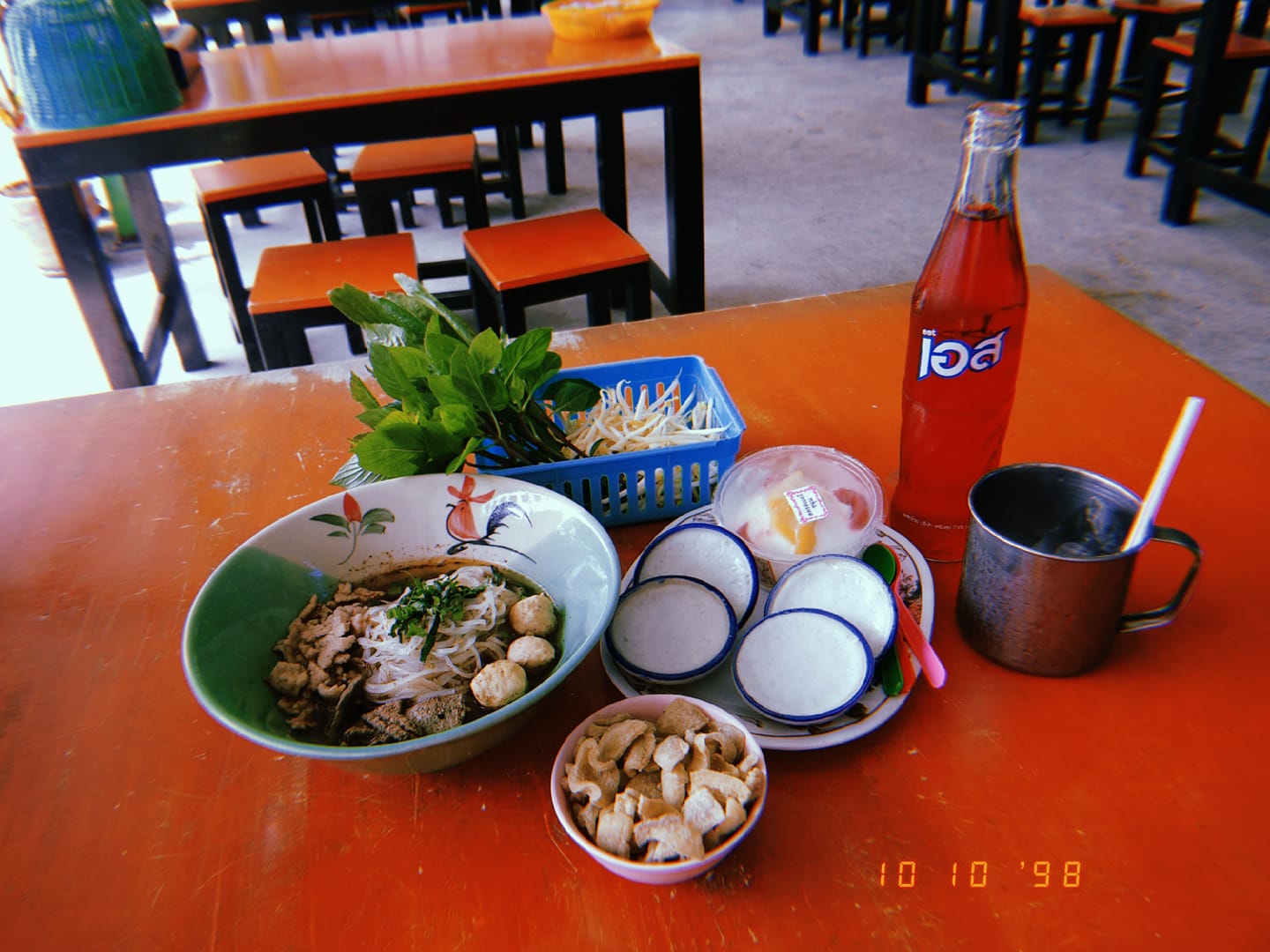 นิยมบุฟเฟ่ต์ ก๋วยเตี๋ยวไก่มะระ, ก๋วยเตี๋ยวเรือ จ้าวคุณ Jaokhun ปากน้ำ สมุทรปราการ, นายท่าน, เฮียปิงลูกชิ้นปลาหมึก, สำรวยก๋วยเตี๋ยวเนื้อ วัดอโศการาม, ก๋วยเตี๋ยวเรือเติมบุญ, ก๋วยเตี๋ยวปลื้ม เนื้อตุ๋น หมูตุ๋น, ก๋วยเตี๋ยวเนื้อ เจ๊หงษ์ แพรกษา, ก๋วยเตี๋ยวเป็ดเจ๊เต็ง, ต.รุ่งโรจน์ ลูกชิ้นปลา, เนื้อตุ๋น แม่ประคำ อร่อยที่สุดในโลก 24 ชม., เจ๊ลี ก๋วยเตี๋ยวเรืออยุธยา รสเด็ด, ติ๋มก๋วยเตี๋ยวเป็ด, ก๋วยเตี๋ยวลูกชิ้นยักษ์ - สะพานเขียว, ก๋วยเตี๋ยวดาวทอง, ก๋วยเตี๋ยวข้ามฟาก, สถานีรถไฟฟ้าทิพวัล-แบริ่งเก่า, ก๋วยเตี๋ยวเรือตรากบ ปั๊ม ปตท.สมจิตร, เจ๊ดา ก๋วยเตี๋ยวเป็ด ปากน้ำ