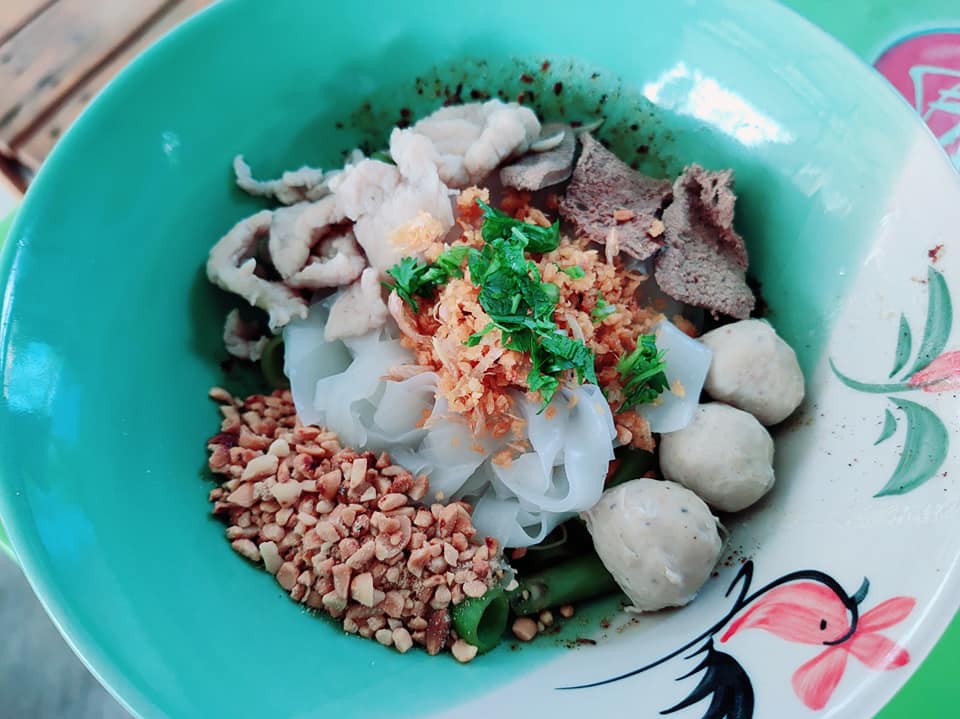 นิยมบุฟเฟ่ต์ ก๋วยเตี๋ยวไก่มะระ, ก๋วยเตี๋ยวเรือ จ้าวคุณ Jaokhun ปากน้ำ สมุทรปราการ, นายท่าน, เฮียปิงลูกชิ้นปลาหมึก, สำรวยก๋วยเตี๋ยวเนื้อ วัดอโศการาม, ก๋วยเตี๋ยวเรือเติมบุญ, ก๋วยเตี๋ยวปลื้ม เนื้อตุ๋น หมูตุ๋น, ก๋วยเตี๋ยวเนื้อ เจ๊หงษ์ แพรกษา, ก๋วยเตี๋ยวเป็ดเจ๊เต็ง, ต.รุ่งโรจน์ ลูกชิ้นปลา, เนื้อตุ๋น แม่ประคำ อร่อยที่สุดในโลก 24 ชม., เจ๊ลี ก๋วยเตี๋ยวเรืออยุธยา รสเด็ด, ติ๋มก๋วยเตี๋ยวเป็ด, ก๋วยเตี๋ยวลูกชิ้นยักษ์ - สะพานเขียว, ก๋วยเตี๋ยวดาวทอง, ก๋วยเตี๋ยวข้ามฟาก, สถานีรถไฟฟ้าทิพวัล-แบริ่งเก่า, ก๋วยเตี๋ยวเรือตรากบ ปั๊ม ปตท.สมจิตร, เจ๊ดา ก๋วยเตี๋ยวเป็ด ปากน้ำ