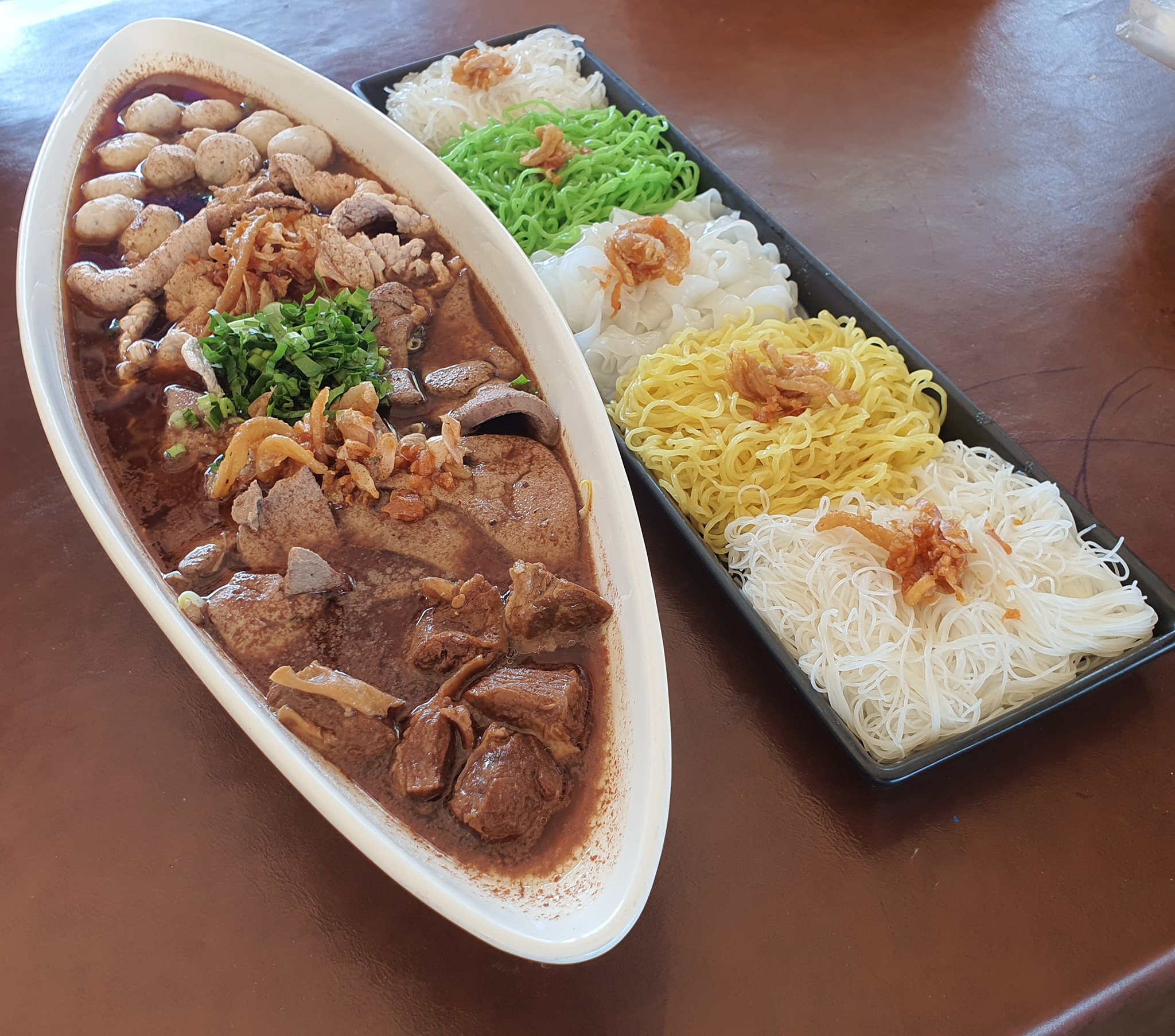 นิยมบุฟเฟ่ต์ ก๋วยเตี๋ยวไก่มะระ, ก๋วยเตี๋ยวเรือ จ้าวคุณ Jaokhun ปากน้ำ สมุทรปราการ, นายท่าน, เฮียปิงลูกชิ้นปลาหมึก, สำรวยก๋วยเตี๋ยวเนื้อ วัดอโศการาม, ก๋วยเตี๋ยวเรือเติมบุญ, ก๋วยเตี๋ยวปลื้ม เนื้อตุ๋น หมูตุ๋น, ก๋วยเตี๋ยวเนื้อ เจ๊หงษ์ แพรกษา, ก๋วยเตี๋ยวเป็ดเจ๊เต็ง, ต.รุ่งโรจน์ ลูกชิ้นปลา, เนื้อตุ๋น แม่ประคำ อร่อยที่สุดในโลก 24 ชม., เจ๊ลี ก๋วยเตี๋ยวเรืออยุธยา รสเด็ด, ติ๋มก๋วยเตี๋ยวเป็ด, ก๋วยเตี๋ยวลูกชิ้นยักษ์ - สะพานเขียว, ก๋วยเตี๋ยวดาวทอง, ก๋วยเตี๋ยวข้ามฟาก, สถานีรถไฟฟ้าทิพวัล-แบริ่งเก่า, ก๋วยเตี๋ยวเรือตรากบ ปั๊ม ปตท.สมจิตร, เจ๊ดา ก๋วยเตี๋ยวเป็ด ปากน้ำ