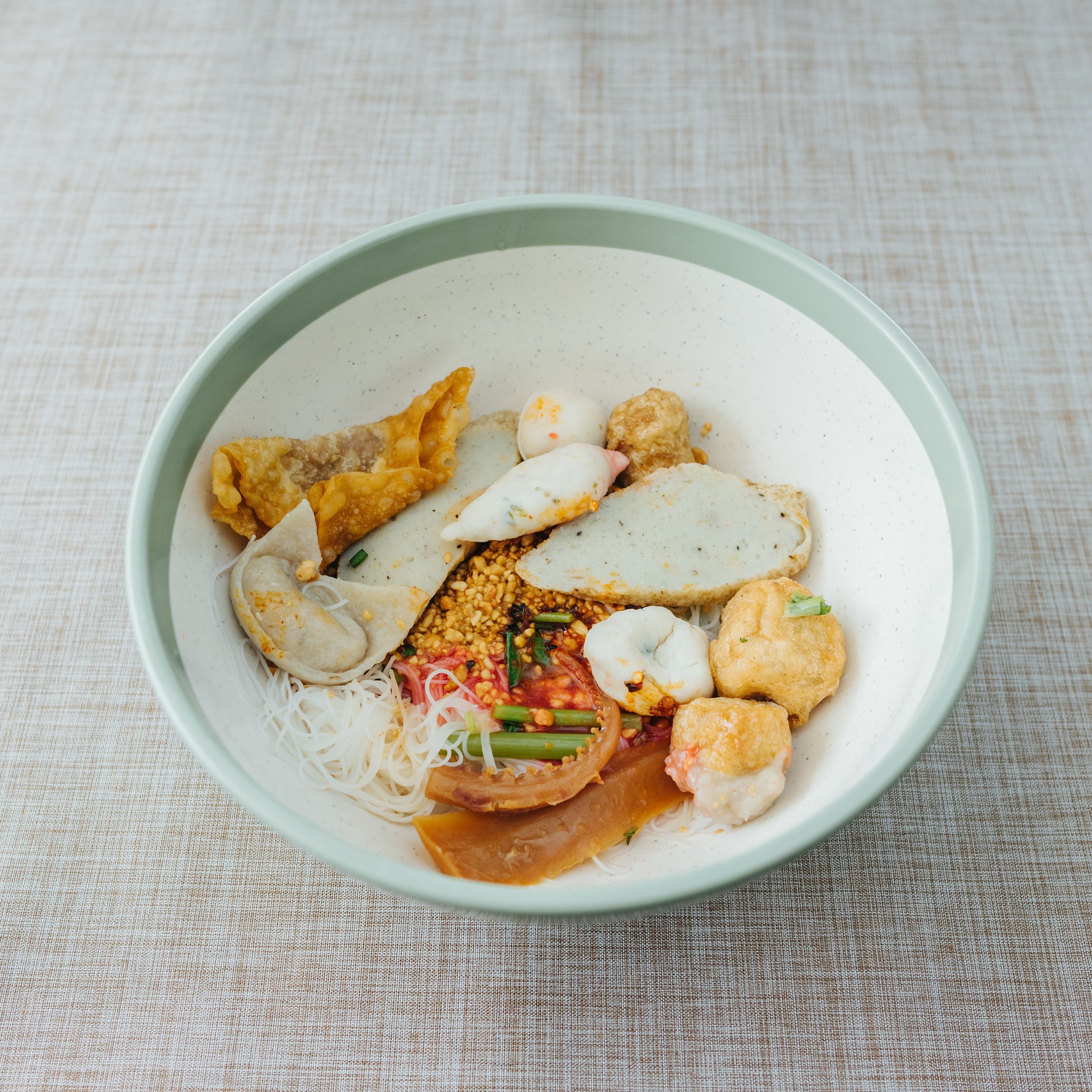 นิยมบุฟเฟ่ต์ ก๋วยเตี๋ยวไก่มะระ, ก๋วยเตี๋ยวเรือ จ้าวคุณ Jaokhun ปากน้ำ สมุทรปราการ, นายท่าน, เฮียปิงลูกชิ้นปลาหมึก, สำรวยก๋วยเตี๋ยวเนื้อ วัดอโศการาม, ก๋วยเตี๋ยวเรือเติมบุญ, ก๋วยเตี๋ยวปลื้ม เนื้อตุ๋น หมูตุ๋น, ก๋วยเตี๋ยวเนื้อ เจ๊หงษ์ แพรกษา, ก๋วยเตี๋ยวเป็ดเจ๊เต็ง, ต.รุ่งโรจน์ ลูกชิ้นปลา, เนื้อตุ๋น แม่ประคำ อร่อยที่สุดในโลก 24 ชม., เจ๊ลี ก๋วยเตี๋ยวเรืออยุธยา รสเด็ด, ติ๋มก๋วยเตี๋ยวเป็ด, ก๋วยเตี๋ยวลูกชิ้นยักษ์ - สะพานเขียว, ก๋วยเตี๋ยวดาวทอง, ก๋วยเตี๋ยวข้ามฟาก, สถานีรถไฟฟ้าทิพวัล-แบริ่งเก่า, ก๋วยเตี๋ยวเรือตรากบ ปั๊ม ปตท.สมจิตร, เจ๊ดา ก๋วยเตี๋ยวเป็ด ปากน้ำ