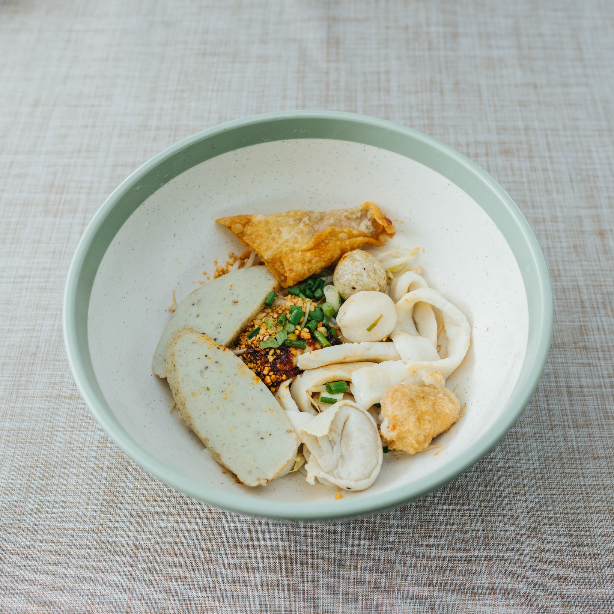 นิยมบุฟเฟ่ต์ ก๋วยเตี๋ยวไก่มะระ, ก๋วยเตี๋ยวเรือ จ้าวคุณ Jaokhun ปากน้ำ สมุทรปราการ, นายท่าน, เฮียปิงลูกชิ้นปลาหมึก, สำรวยก๋วยเตี๋ยวเนื้อ วัดอโศการาม, ก๋วยเตี๋ยวเรือเติมบุญ, ก๋วยเตี๋ยวปลื้ม เนื้อตุ๋น หมูตุ๋น, ก๋วยเตี๋ยวเนื้อ เจ๊หงษ์ แพรกษา, ก๋วยเตี๋ยวเป็ดเจ๊เต็ง, ต.รุ่งโรจน์ ลูกชิ้นปลา, เนื้อตุ๋น แม่ประคำ อร่อยที่สุดในโลก 24 ชม., เจ๊ลี ก๋วยเตี๋ยวเรืออยุธยา รสเด็ด, ติ๋มก๋วยเตี๋ยวเป็ด, ก๋วยเตี๋ยวลูกชิ้นยักษ์ - สะพานเขียว, ก๋วยเตี๋ยวดาวทอง, ก๋วยเตี๋ยวข้ามฟาก, สถานีรถไฟฟ้าทิพวัล-แบริ่งเก่า, ก๋วยเตี๋ยวเรือตรากบ ปั๊ม ปตท.สมจิตร, เจ๊ดา ก๋วยเตี๋ยวเป็ด ปากน้ำ