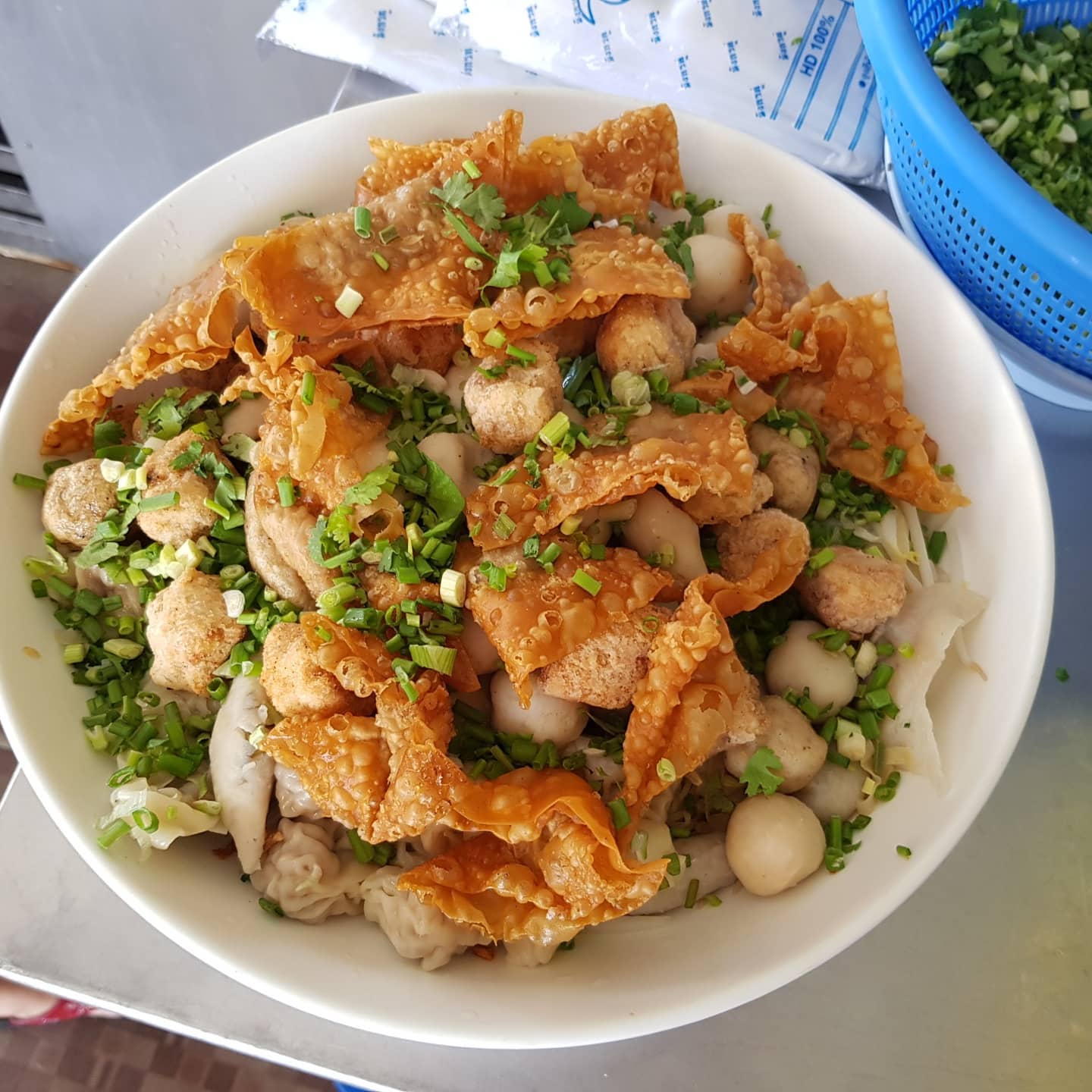 นิยมบุฟเฟ่ต์ ก๋วยเตี๋ยวไก่มะระ, ก๋วยเตี๋ยวเรือ จ้าวคุณ Jaokhun ปากน้ำ สมุทรปราการ, นายท่าน, เฮียปิงลูกชิ้นปลาหมึก, สำรวยก๋วยเตี๋ยวเนื้อ วัดอโศการาม, ก๋วยเตี๋ยวเรือเติมบุญ, ก๋วยเตี๋ยวปลื้ม เนื้อตุ๋น หมูตุ๋น, ก๋วยเตี๋ยวเนื้อ เจ๊หงษ์ แพรกษา, ก๋วยเตี๋ยวเป็ดเจ๊เต็ง, ต.รุ่งโรจน์ ลูกชิ้นปลา, เนื้อตุ๋น แม่ประคำ อร่อยที่สุดในโลก 24 ชม., เจ๊ลี ก๋วยเตี๋ยวเรืออยุธยา รสเด็ด, ติ๋มก๋วยเตี๋ยวเป็ด, ก๋วยเตี๋ยวลูกชิ้นยักษ์ - สะพานเขียว, ก๋วยเตี๋ยวดาวทอง, ก๋วยเตี๋ยวข้ามฟาก, สถานีรถไฟฟ้าทิพวัล-แบริ่งเก่า, ก๋วยเตี๋ยวเรือตรากบ ปั๊ม ปตท.สมจิตร, เจ๊ดา ก๋วยเตี๋ยวเป็ด ปากน้ำ