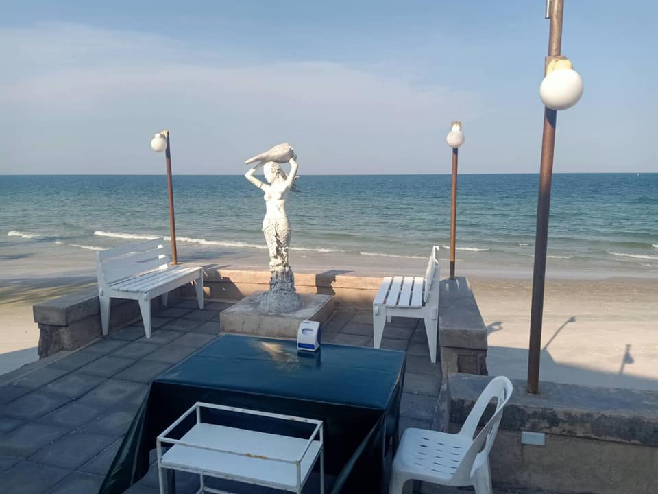 ร้านน้องเจเจ อาหารไทยพื้นบ้าน ซ.หัวหิน43-45, ร้านลุงบังหัวปลาหม้อไฟ หัวหิน, ร้านบ้านครูส่วน by ปลา, Tanya's, ร้านเกี๊ยวปลานำชัย, เจ๊กเปี๊ยะ, ครัวแม่ฬา, บ้านอิสระ, พาสใต้ บาย เชฟเต้หัวหิน Pastay by cheftae, ครัวเจ๊เนี้ยวหัวหิน51, โกหมาก หัวหิน, ซาลาเปาเตาถ่าน BY ยายม่วย, ร้านขนมไทยแม่เก็บหัวหิน, ครัวแม่กะเมย