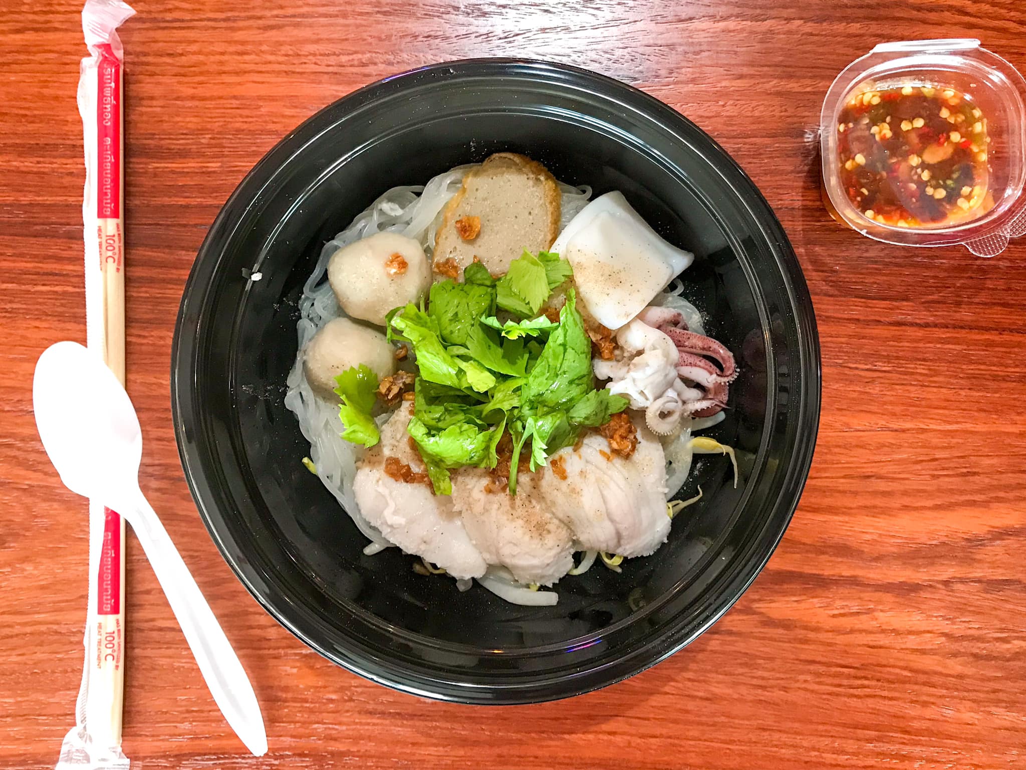 ร้านก๋วยเตี๋ยวยายปุก วัดธรรมนิมิต จ.สมุทรสงคราม, เตี๋ยว ตก กะลา, ก๋องเมงจั้น บะหมี่เกี๊ยว, ร้านอาหาร เกาเหลากรุงไทย, ก๋วยเตี๋ยวหมูมะนาว แม่บุญมี, ก๋วยเตี๋ยวเรือแคปลั่น หมูน้ำตก-น้ำแดง, แซ่บเตี๋ยวห้อยขา บ้าน ณ ตุ๊กจ้า, ก๋วยเตี๋ยวเนื้อ-หมูน้ำแดง ลุงพร เจ้าเก่าคลองตะโก, ก๋วยเตี๋ยวหมูย่างกะทิสด อัมพวา, ก๋วยเตี๋ยวปลาคลองโคน, เจ๊เล็กก๋วยเตี๋ยวเป็ด วัดแก้วฟ้า, ร้านลูกชิ้นวีระ แม่กลอง, ร้านชุ้นพานิช เจ้อั้ง, บ้านเตี๋ยวทรงไทย