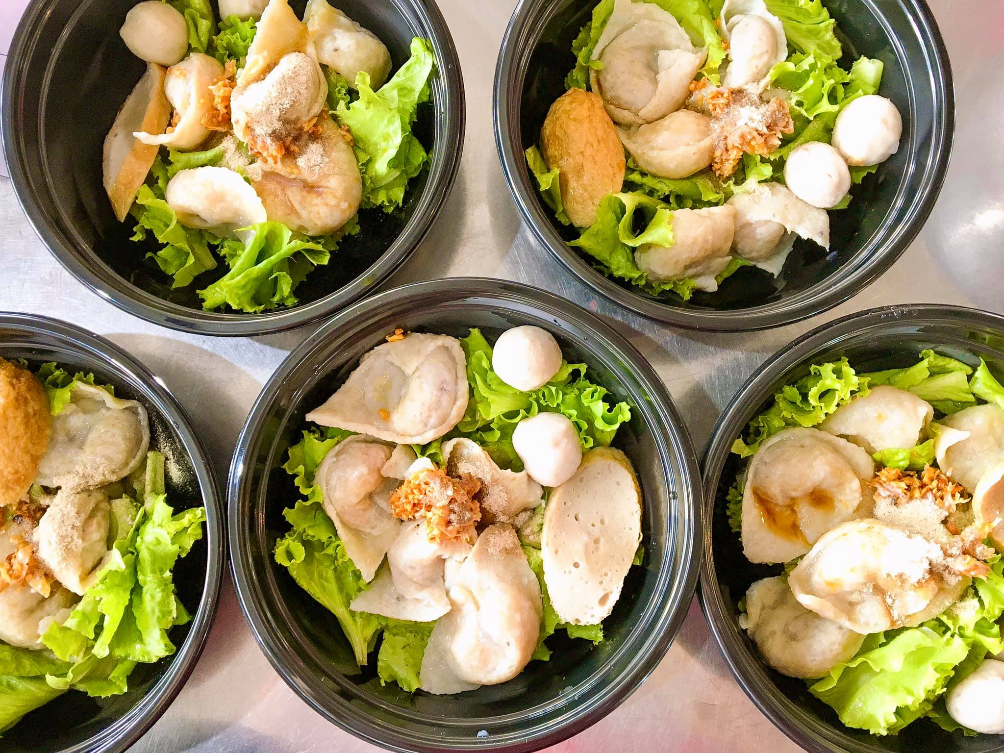 ร้านก๋วยเตี๋ยวยายปุก วัดธรรมนิมิต จ.สมุทรสงคราม, เตี๋ยว ตก กะลา, ก๋องเมงจั้น บะหมี่เกี๊ยว, ร้านอาหาร เกาเหลากรุงไทย, ก๋วยเตี๋ยวหมูมะนาว แม่บุญมี, ก๋วยเตี๋ยวเรือแคปลั่น หมูน้ำตก-น้ำแดง, แซ่บเตี๋ยวห้อยขา บ้าน ณ ตุ๊กจ้า, ก๋วยเตี๋ยวเนื้อ-หมูน้ำแดง ลุงพร เจ้าเก่าคลองตะโก, ก๋วยเตี๋ยวหมูย่างกะทิสด อัมพวา, ก๋วยเตี๋ยวปลาคลองโคน, เจ๊เล็กก๋วยเตี๋ยวเป็ด วัดแก้วฟ้า, ร้านลูกชิ้นวีระ แม่กลอง, ร้านชุ้นพานิช เจ้อั้ง, บ้านเตี๋ยวทรงไทย