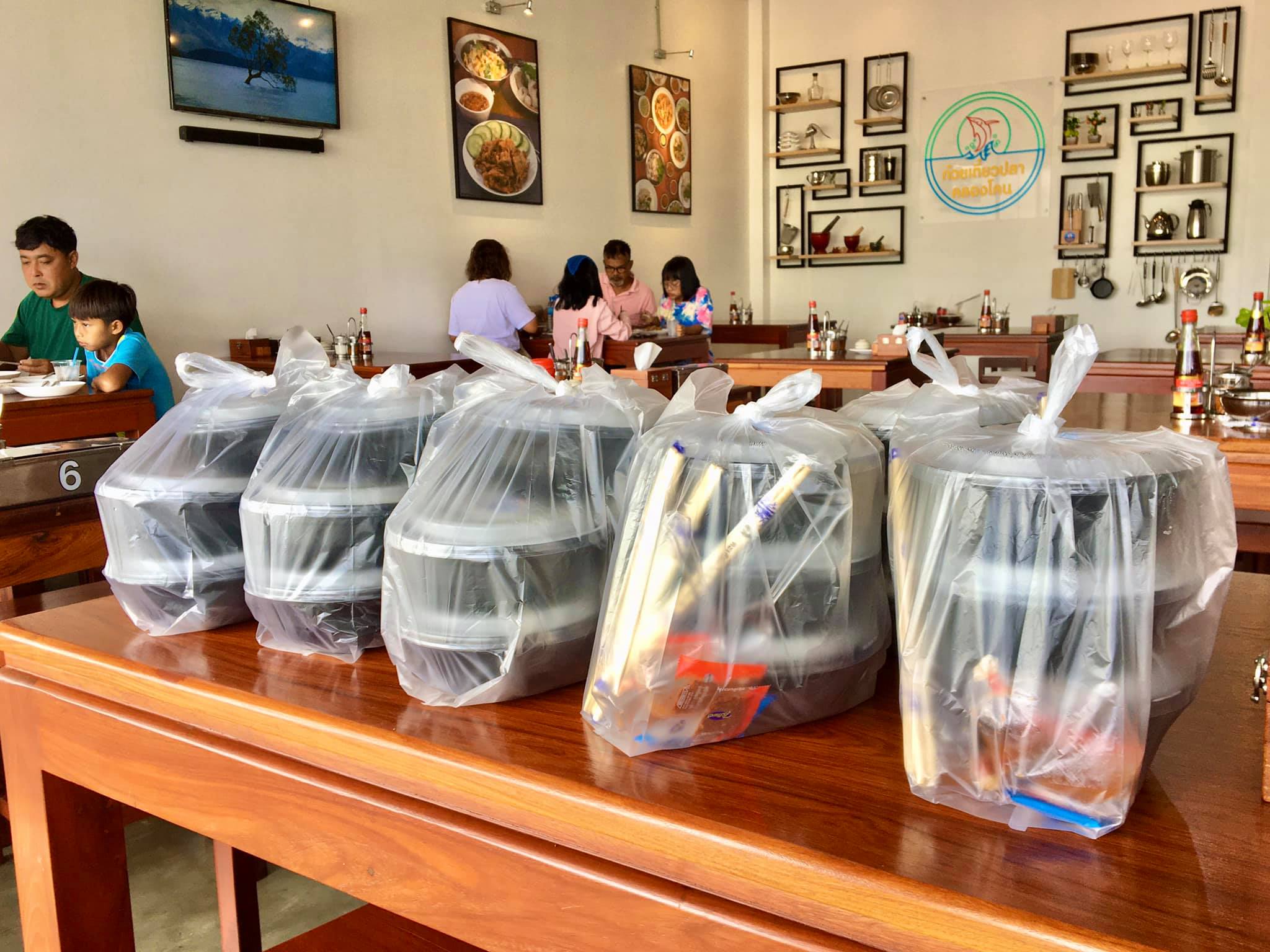 ร้านก๋วยเตี๋ยวยายปุก วัดธรรมนิมิต จ.สมุทรสงคราม, เตี๋ยว ตก กะลา, ก๋องเมงจั้น บะหมี่เกี๊ยว, ร้านอาหาร เกาเหลากรุงไทย, ก๋วยเตี๋ยวหมูมะนาว แม่บุญมี, ก๋วยเตี๋ยวเรือแคปลั่น หมูน้ำตก-น้ำแดง, แซ่บเตี๋ยวห้อยขา บ้าน ณ ตุ๊กจ้า, ก๋วยเตี๋ยวเนื้อ-หมูน้ำแดง ลุงพร เจ้าเก่าคลองตะโก, ก๋วยเตี๋ยวหมูย่างกะทิสด อัมพวา, ก๋วยเตี๋ยวปลาคลองโคน, เจ๊เล็กก๋วยเตี๋ยวเป็ด วัดแก้วฟ้า, ร้านลูกชิ้นวีระ แม่กลอง, ร้านชุ้นพานิช เจ้อั้ง, บ้านเตี๋ยวทรงไทย