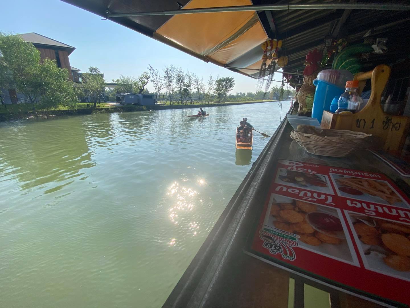 ร้านก๋วยเตี๋ยวยายปุก วัดธรรมนิมิต จ.สมุทรสงคราม, เตี๋ยว ตก กะลา, ก๋องเมงจั้น บะหมี่เกี๊ยว, ร้านอาหาร เกาเหลากรุงไทย, ก๋วยเตี๋ยวหมูมะนาว แม่บุญมี, ก๋วยเตี๋ยวเรือแคปลั่น หมูน้ำตก-น้ำแดง, แซ่บเตี๋ยวห้อยขา บ้าน ณ ตุ๊กจ้า, ก๋วยเตี๋ยวเนื้อ-หมูน้ำแดง ลุงพร เจ้าเก่าคลองตะโก, ก๋วยเตี๋ยวหมูย่างกะทิสด อัมพวา, ก๋วยเตี๋ยวปลาคลองโคน, เจ๊เล็กก๋วยเตี๋ยวเป็ด วัดแก้วฟ้า, ร้านลูกชิ้นวีระ แม่กลอง, ร้านชุ้นพานิช เจ้อั้ง, บ้านเตี๋ยวทรงไทย