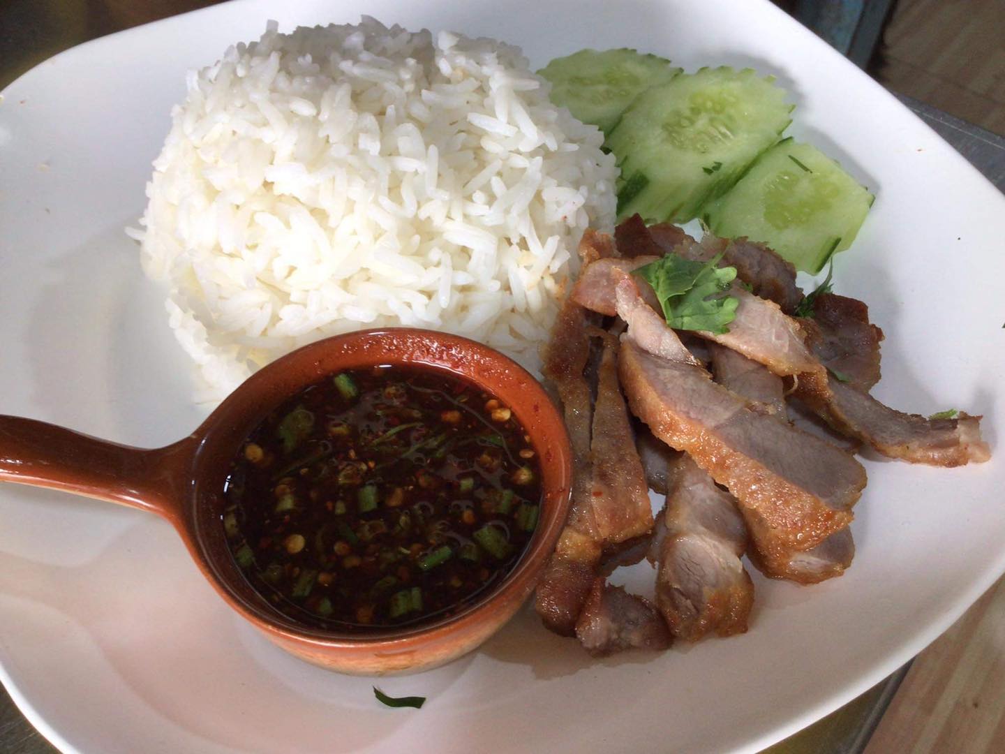 ร้านก๋วยเตี๋ยวยายปุก วัดธรรมนิมิต จ.สมุทรสงคราม, เตี๋ยว ตก กะลา, ก๋องเมงจั้น บะหมี่เกี๊ยว, ร้านอาหาร เกาเหลากรุงไทย, ก๋วยเตี๋ยวหมูมะนาว แม่บุญมี, ก๋วยเตี๋ยวเรือแคปลั่น หมูน้ำตก-น้ำแดง, แซ่บเตี๋ยวห้อยขา บ้าน ณ ตุ๊กจ้า, ก๋วยเตี๋ยวเนื้อ-หมูน้ำแดง ลุงพร เจ้าเก่าคลองตะโก, ก๋วยเตี๋ยวหมูย่างกะทิสด อัมพวา, ก๋วยเตี๋ยวปลาคลองโคน, เจ๊เล็กก๋วยเตี๋ยวเป็ด วัดแก้วฟ้า, ร้านลูกชิ้นวีระ แม่กลอง, ร้านชุ้นพานิช เจ้อั้ง, บ้านเตี๋ยวทรงไทย