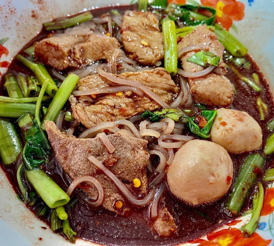 ร้านก๋วยเตี๋ยวยายปุก วัดธรรมนิมิต จ.สมุทรสงคราม, เตี๋ยว ตก กะลา, ก๋องเมงจั้น บะหมี่เกี๊ยว, ร้านอาหาร เกาเหลากรุงไทย, ก๋วยเตี๋ยวหมูมะนาว แม่บุญมี, ก๋วยเตี๋ยวเรือแคปลั่น หมูน้ำตก-น้ำแดง, แซ่บเตี๋ยวห้อยขา บ้าน ณ ตุ๊กจ้า, ก๋วยเตี๋ยวเนื้อ-หมูน้ำแดง ลุงพร เจ้าเก่าคลองตะโก, ก๋วยเตี๋ยวหมูย่างกะทิสด อัมพวา, ก๋วยเตี๋ยวปลาคลองโคน, เจ๊เล็กก๋วยเตี๋ยวเป็ด วัดแก้วฟ้า, ร้านลูกชิ้นวีระ แม่กลอง, ร้านชุ้นพานิช เจ้อั้ง, บ้านเตี๋ยวทรงไทย