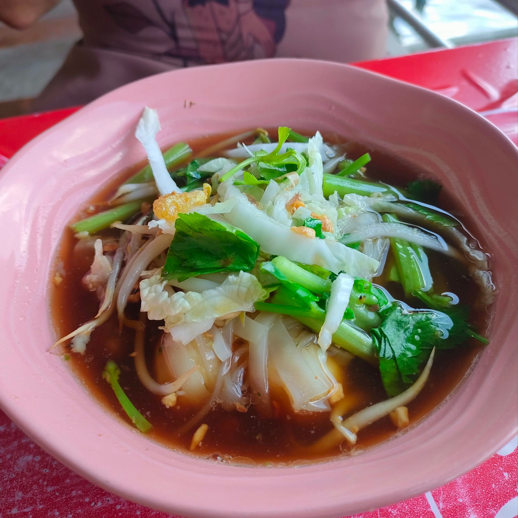 ร้านก๋วยเตี๋ยวยายปุก วัดธรรมนิมิต จ.สมุทรสงคราม, เตี๋ยว ตก กะลา, ก๋องเมงจั้น บะหมี่เกี๊ยว, ร้านอาหาร เกาเหลากรุงไทย, ก๋วยเตี๋ยวหมูมะนาว แม่บุญมี, ก๋วยเตี๋ยวเรือแคปลั่น หมูน้ำตก-น้ำแดง, แซ่บเตี๋ยวห้อยขา บ้าน ณ ตุ๊กจ้า, ก๋วยเตี๋ยวเนื้อ-หมูน้ำแดง ลุงพร เจ้าเก่าคลองตะโก, ก๋วยเตี๋ยวหมูย่างกะทิสด อัมพวา, ก๋วยเตี๋ยวปลาคลองโคน, เจ๊เล็กก๋วยเตี๋ยวเป็ด วัดแก้วฟ้า, ร้านลูกชิ้นวีระ แม่กลอง, ร้านชุ้นพานิช เจ้อั้ง, บ้านเตี๋ยวทรงไทย