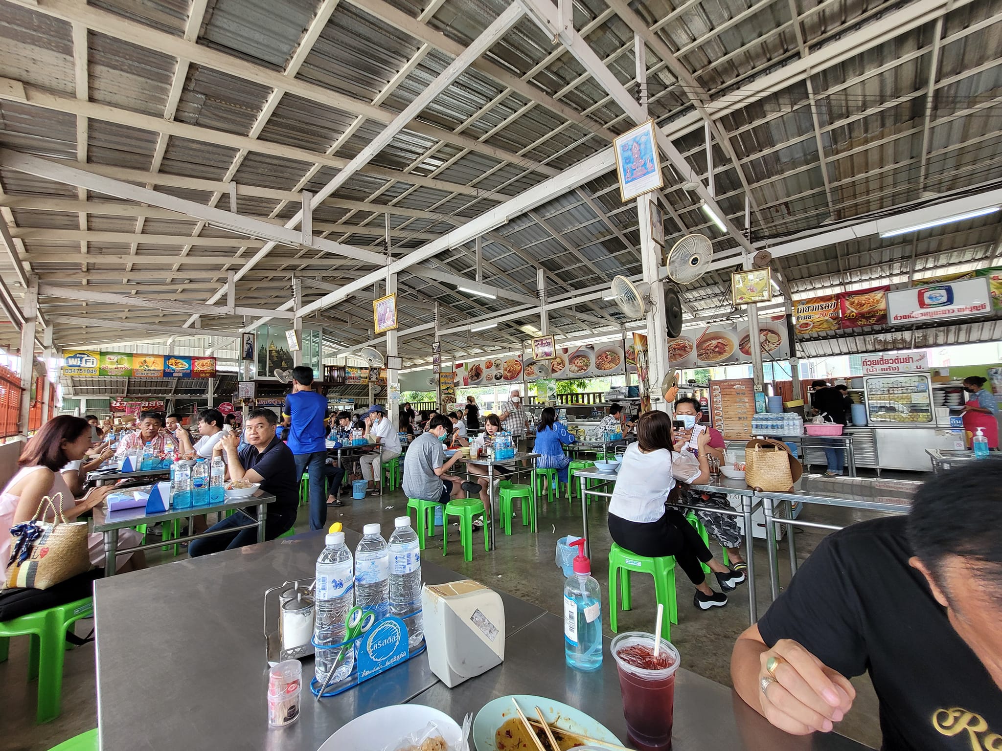 ร้านก๋วยเตี๋ยวยายปุก วัดธรรมนิมิต จ.สมุทรสงคราม, เตี๋ยว ตก กะลา, ก๋องเมงจั้น บะหมี่เกี๊ยว, ร้านอาหาร เกาเหลากรุงไทย, ก๋วยเตี๋ยวหมูมะนาว แม่บุญมี, ก๋วยเตี๋ยวเรือแคปลั่น หมูน้ำตก-น้ำแดง, แซ่บเตี๋ยวห้อยขา บ้าน ณ ตุ๊กจ้า, ก๋วยเตี๋ยวเนื้อ-หมูน้ำแดง ลุงพร เจ้าเก่าคลองตะโก, ก๋วยเตี๋ยวหมูย่างกะทิสด อัมพวา, ก๋วยเตี๋ยวปลาคลองโคน, เจ๊เล็กก๋วยเตี๋ยวเป็ด วัดแก้วฟ้า, ร้านลูกชิ้นวีระ แม่กลอง, ร้านชุ้นพานิช เจ้อั้ง, บ้านเตี๋ยวทรงไทย