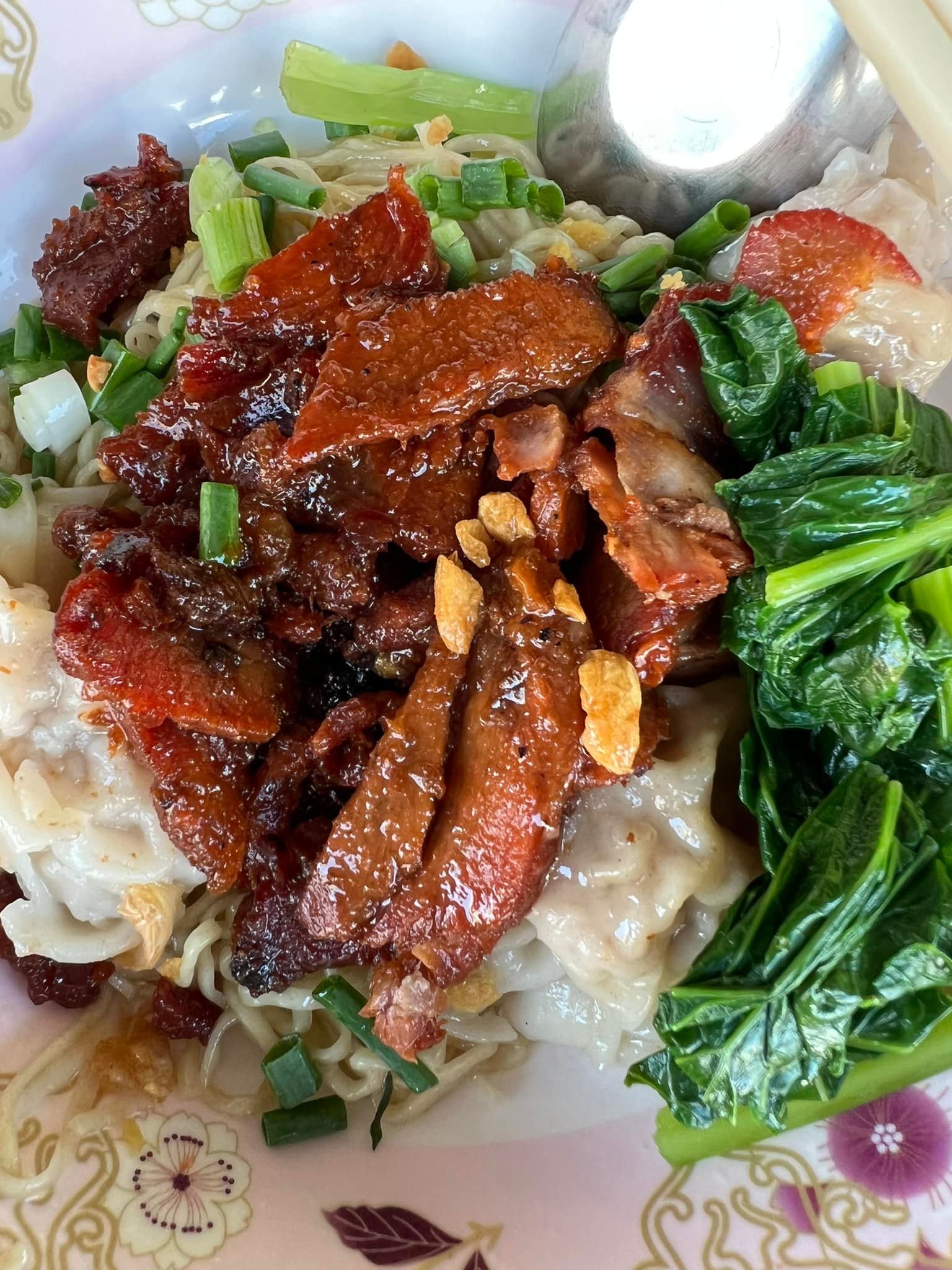 ร้านก๋วยเตี๋ยวยายปุก วัดธรรมนิมิต จ.สมุทรสงคราม, เตี๋ยว ตก กะลา, ก๋องเมงจั้น บะหมี่เกี๊ยว, ร้านอาหาร เกาเหลากรุงไทย, ก๋วยเตี๋ยวหมูมะนาว แม่บุญมี, ก๋วยเตี๋ยวเรือแคปลั่น หมูน้ำตก-น้ำแดง, แซ่บเตี๋ยวห้อยขา บ้าน ณ ตุ๊กจ้า, ก๋วยเตี๋ยวเนื้อ-หมูน้ำแดง ลุงพร เจ้าเก่าคลองตะโก, ก๋วยเตี๋ยวหมูย่างกะทิสด อัมพวา, ก๋วยเตี๋ยวปลาคลองโคน, เจ๊เล็กก๋วยเตี๋ยวเป็ด วัดแก้วฟ้า, ร้านลูกชิ้นวีระ แม่กลอง, ร้านชุ้นพานิช เจ้อั้ง, บ้านเตี๋ยวทรงไทย