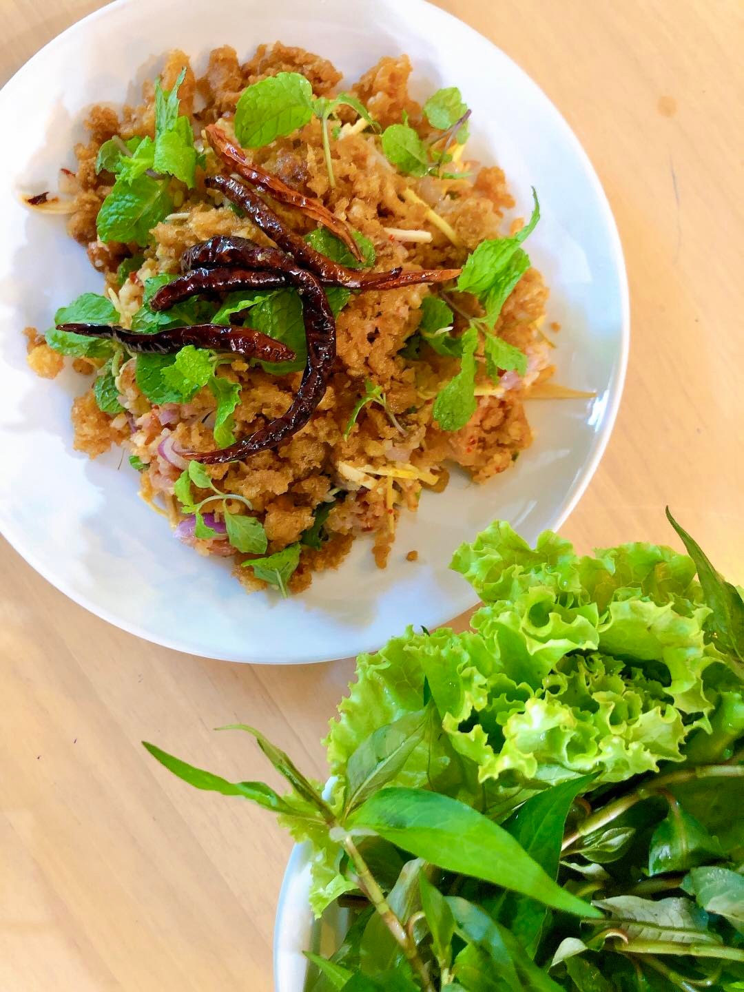 ข้าวเปิ๊ปยายเครื่อง, กับข้าวกับปลา, สินวนา, เฟื่องฟ้า, บ้านครูอิ๋ว, สิบสองหน่วยตัด, ร้านอาหารลุงจ้อย สุโขทัย, ก๋วยเตี๋ยวสุโขทัย ไม้กลางกรุง, Pizza House, Phum Phor ภูมิพ่อ, รักชาติ พาเพลิน ศรีสำโรง, ณ โขทัย, กุ๊กเหมียน, ป้าอ้วนหมูจุ่ม 2