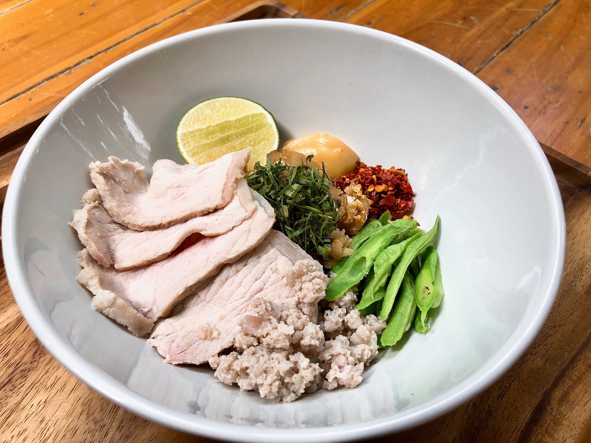 ข้าวเปิ๊ปยายเครื่อง, กับข้าวกับปลา, สินวนา, เฟื่องฟ้า, บ้านครูอิ๋ว, สิบสองหน่วยตัด, ร้านอาหารลุงจ้อย สุโขทัย, ก๋วยเตี๋ยวสุโขทัย ไม้กลางกรุง, Pizza House, Phum Phor ภูมิพ่อ, รักชาติ พาเพลิน ศรีสำโรง, ณ โขทัย, กุ๊กเหมียน, ป้าอ้วนหมูจุ่ม 2