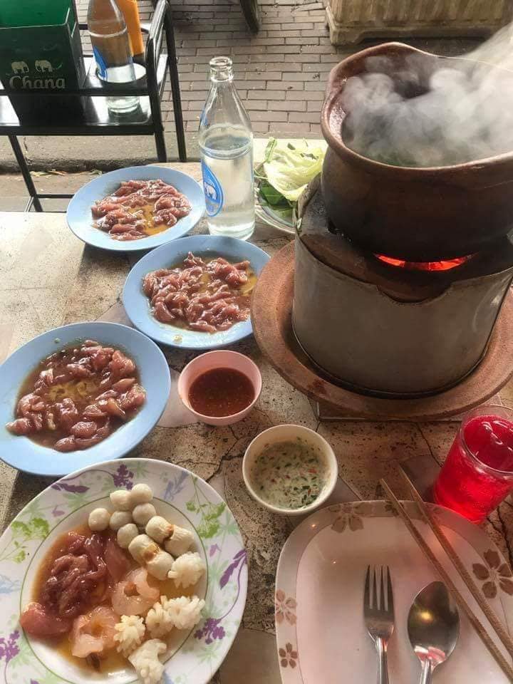 ข้าวเปิ๊ปยายเครื่อง, กับข้าวกับปลา, สินวนา, เฟื่องฟ้า, บ้านครูอิ๋ว, สิบสองหน่วยตัด, ร้านอาหารลุงจ้อย สุโขทัย, ก๋วยเตี๋ยวสุโขทัย ไม้กลางกรุง, Pizza House, Phum Phor ภูมิพ่อ, รักชาติ พาเพลิน ศรีสำโรง, ณ โขทัย, กุ๊กเหมียน, ป้าอ้วนหมูจุ่ม 2