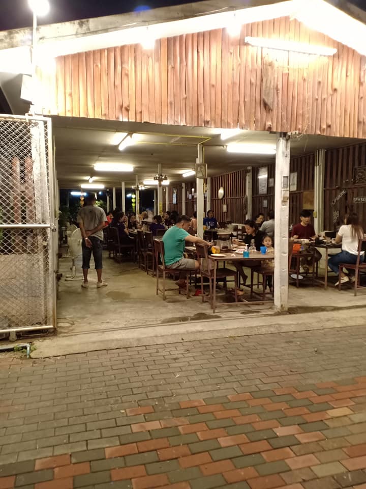 ข้าวเปิ๊ปยายเครื่อง, กับข้าวกับปลา, สินวนา, เฟื่องฟ้า, บ้านครูอิ๋ว, สิบสองหน่วยตัด, ร้านอาหารลุงจ้อย สุโขทัย, ก๋วยเตี๋ยวสุโขทัย ไม้กลางกรุง, Pizza House, Phum Phor ภูมิพ่อ, รักชาติ พาเพลิน ศรีสำโรง, ณ โขทัย, กุ๊กเหมียน, ป้าอ้วนหมูจุ่ม 2