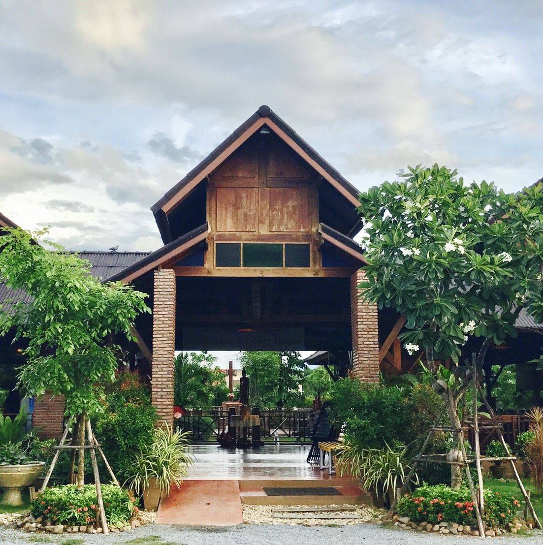 ข้าวเปิ๊ปยายเครื่อง, กับข้าวกับปลา, สินวนา, เฟื่องฟ้า, บ้านครูอิ๋ว, สิบสองหน่วยตัด, ร้านอาหารลุงจ้อย สุโขทัย, ก๋วยเตี๋ยวสุโขทัย ไม้กลางกรุง, Pizza House, Phum Phor ภูมิพ่อ, รักชาติ พาเพลิน ศรีสำโรง, ณ โขทัย, กุ๊กเหมียน, ป้าอ้วนหมูจุ่ม 2