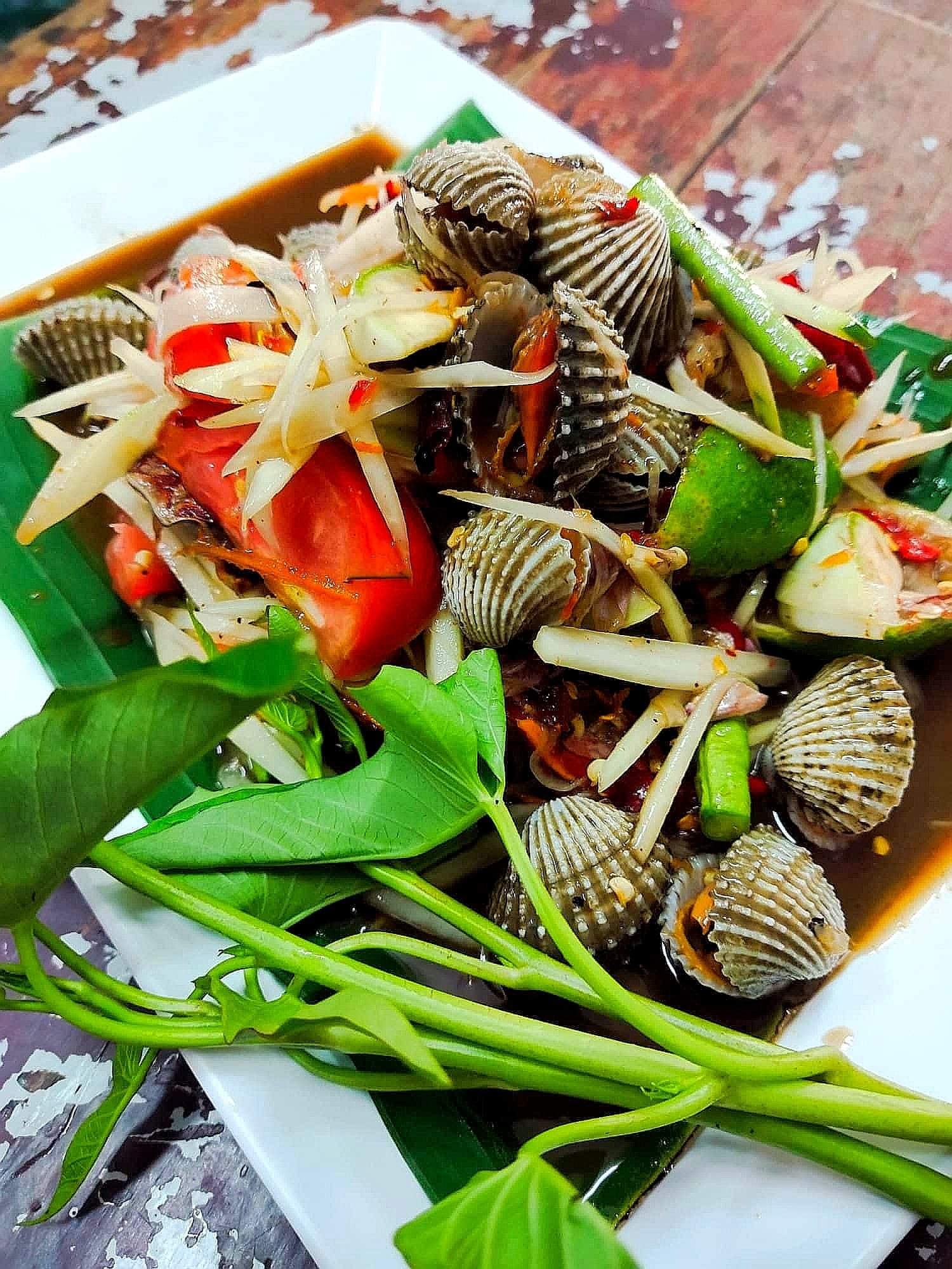 ข้าวเปิ๊ปยายเครื่อง, กับข้าวกับปลา, สินวนา, เฟื่องฟ้า, บ้านครูอิ๋ว, สิบสองหน่วยตัด, ร้านอาหารลุงจ้อย สุโขทัย, ก๋วยเตี๋ยวสุโขทัย ไม้กลางกรุง, Pizza House, Phum Phor ภูมิพ่อ, รักชาติ พาเพลิน ศรีสำโรง, ณ โขทัย, กุ๊กเหมียน, ป้าอ้วนหมูจุ่ม 2