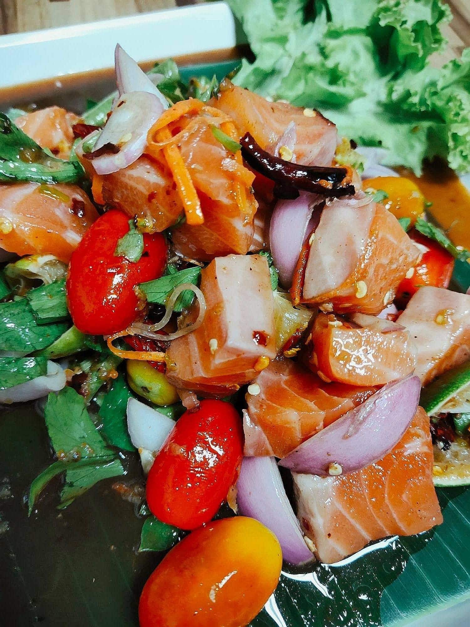 ข้าวเปิ๊ปยายเครื่อง, กับข้าวกับปลา, สินวนา, เฟื่องฟ้า, บ้านครูอิ๋ว, สิบสองหน่วยตัด, ร้านอาหารลุงจ้อย สุโขทัย, ก๋วยเตี๋ยวสุโขทัย ไม้กลางกรุง, Pizza House, Phum Phor ภูมิพ่อ, รักชาติ พาเพลิน ศรีสำโรง, ณ โขทัย, กุ๊กเหมียน, ป้าอ้วนหมูจุ่ม 2