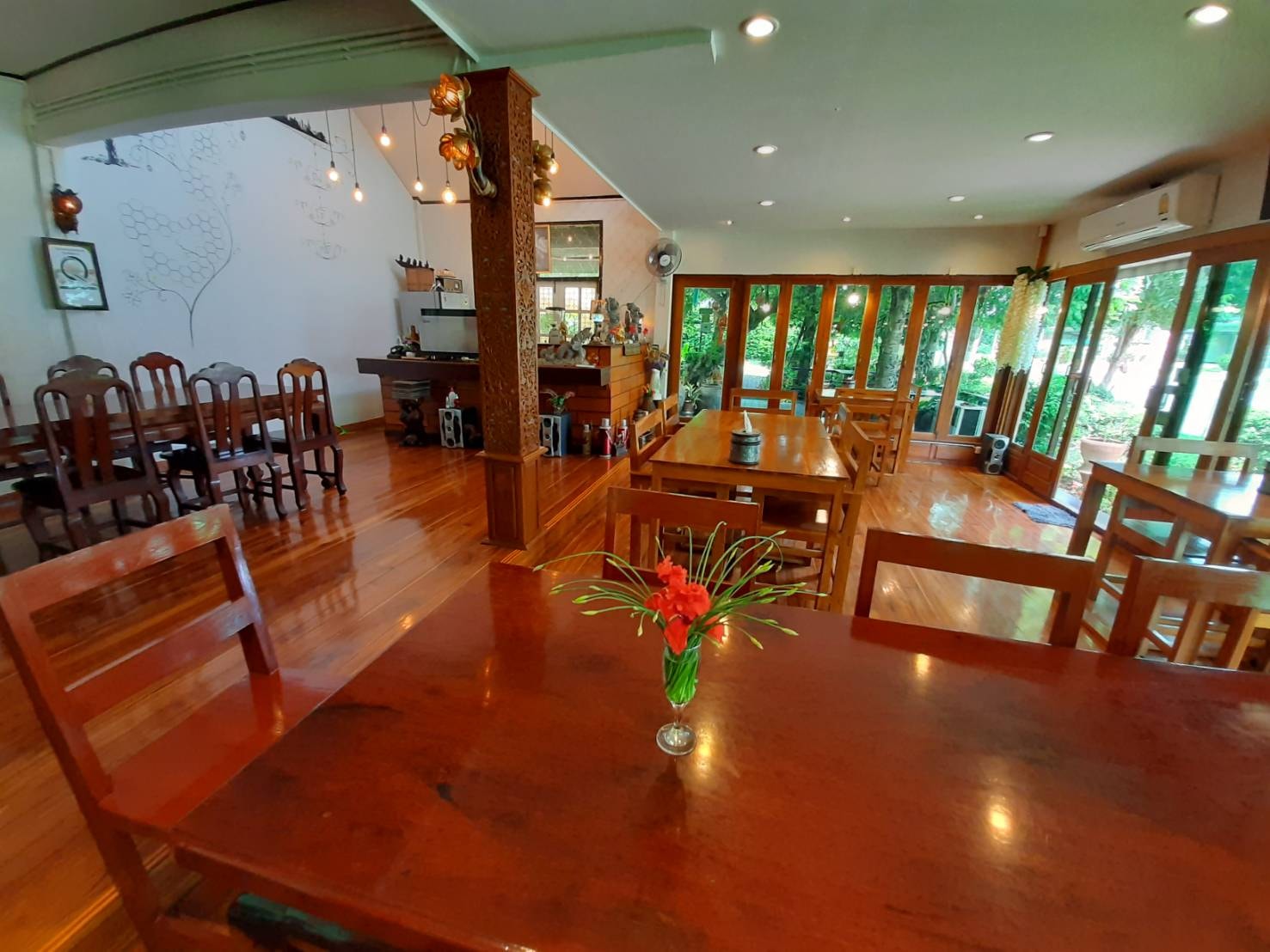 ข้าวเปิ๊ปยายเครื่อง, กับข้าวกับปลา, สินวนา, เฟื่องฟ้า, บ้านครูอิ๋ว, สิบสองหน่วยตัด, ร้านอาหารลุงจ้อย สุโขทัย, ก๋วยเตี๋ยวสุโขทัย ไม้กลางกรุง, Pizza House, Phum Phor ภูมิพ่อ, รักชาติ พาเพลิน ศรีสำโรง, ณ โขทัย, กุ๊กเหมียน, ป้าอ้วนหมูจุ่ม 2