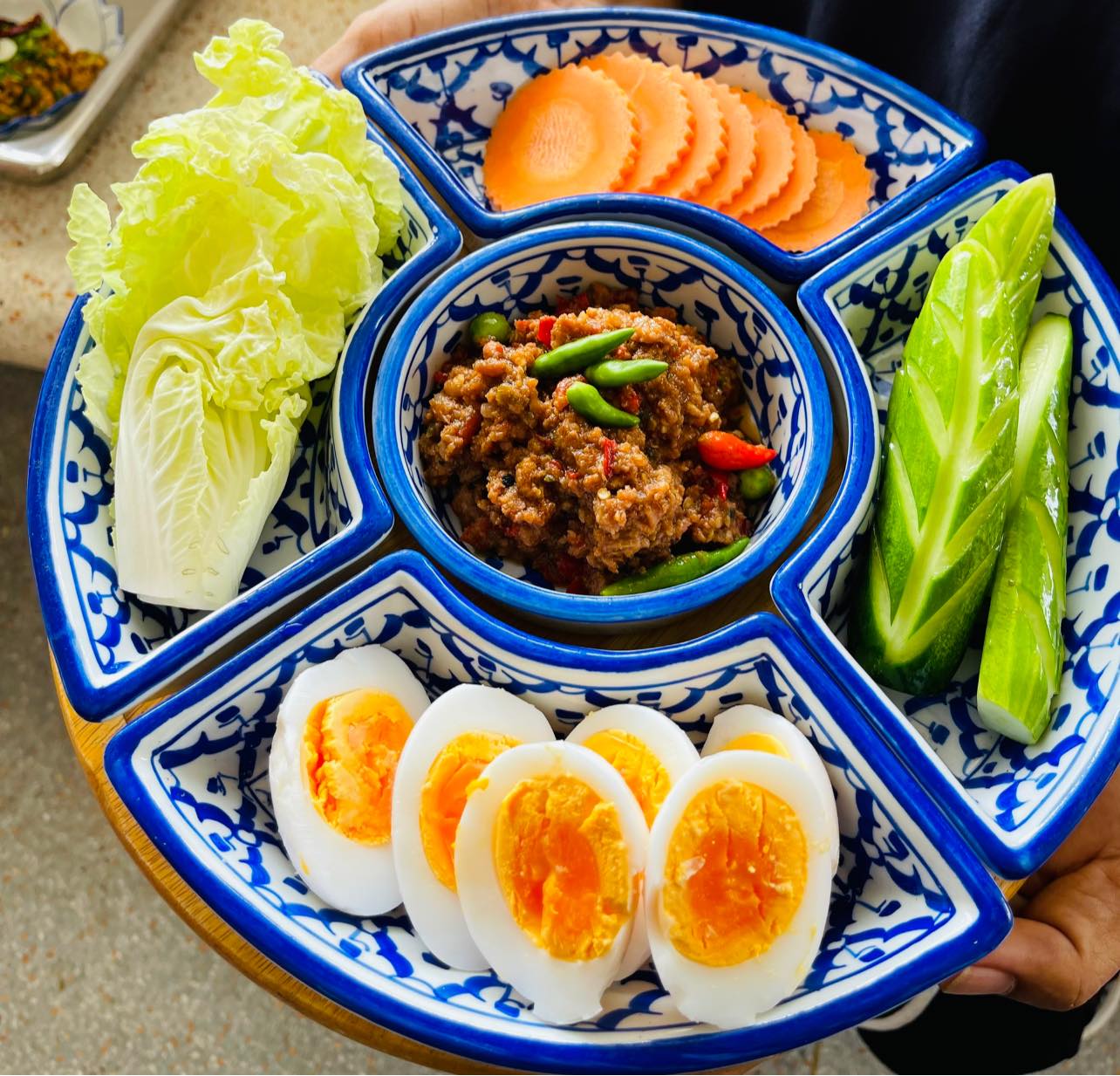 ข้าวเปิ๊ปยายเครื่อง, กับข้าวกับปลา, สินวนา, เฟื่องฟ้า, บ้านครูอิ๋ว, สิบสองหน่วยตัด, ร้านอาหารลุงจ้อย สุโขทัย, ก๋วยเตี๋ยวสุโขทัย ไม้กลางกรุง, Pizza House, Phum Phor ภูมิพ่อ, รักชาติ พาเพลิน ศรีสำโรง, ณ โขทัย, กุ๊กเหมียน, ป้าอ้วนหมูจุ่ม 2