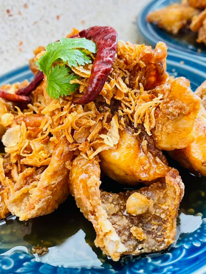 ข้าวเปิ๊ปยายเครื่อง, กับข้าวกับปลา, สินวนา, เฟื่องฟ้า, บ้านครูอิ๋ว, สิบสองหน่วยตัด, ร้านอาหารลุงจ้อย สุโขทัย, ก๋วยเตี๋ยวสุโขทัย ไม้กลางกรุง, Pizza House, Phum Phor ภูมิพ่อ, รักชาติ พาเพลิน ศรีสำโรง, ณ โขทัย, กุ๊กเหมียน, ป้าอ้วนหมูจุ่ม 2