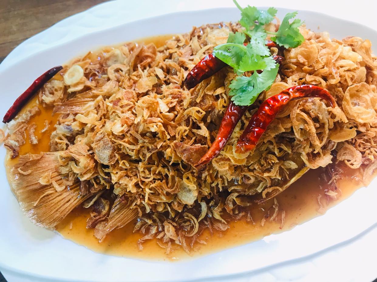 ข้าวเปิ๊ปยายเครื่อง, กับข้าวกับปลา, สินวนา, เฟื่องฟ้า, บ้านครูอิ๋ว, สิบสองหน่วยตัด, ร้านอาหารลุงจ้อย สุโขทัย, ก๋วยเตี๋ยวสุโขทัย ไม้กลางกรุง, Pizza House, Phum Phor ภูมิพ่อ, รักชาติ พาเพลิน ศรีสำโรง, ณ โขทัย, กุ๊กเหมียน, ป้าอ้วนหมูจุ่ม 2