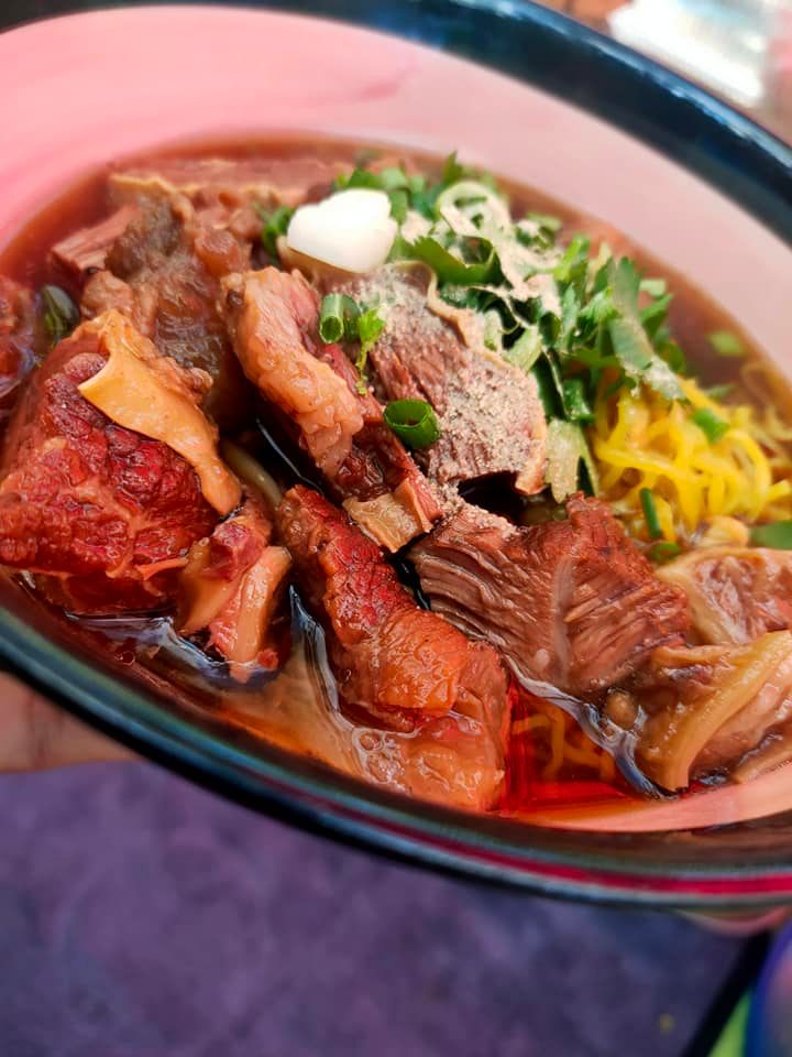 ข้าวเปิ๊ปยายเครื่อง, กับข้าวกับปลา, สินวนา, เฟื่องฟ้า, บ้านครูอิ๋ว, สิบสองหน่วยตัด, ร้านอาหารลุงจ้อย สุโขทัย, ก๋วยเตี๋ยวสุโขทัย ไม้กลางกรุง, Pizza House, Phum Phor ภูมิพ่อ, รักชาติ พาเพลิน ศรีสำโรง, ณ โขทัย, กุ๊กเหมียน, ป้าอ้วนหมูจุ่ม 2